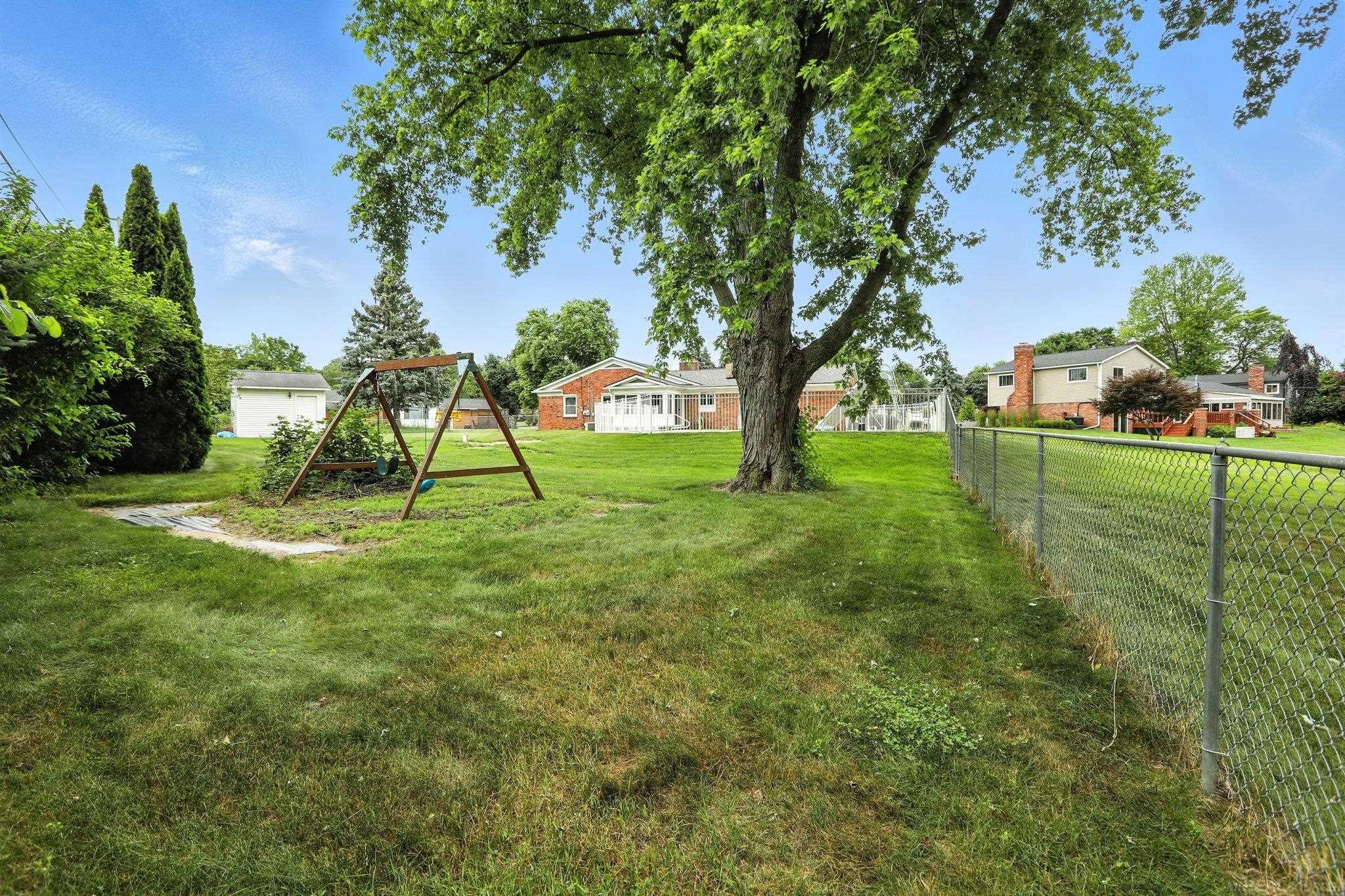 11477 N Crestline Drive