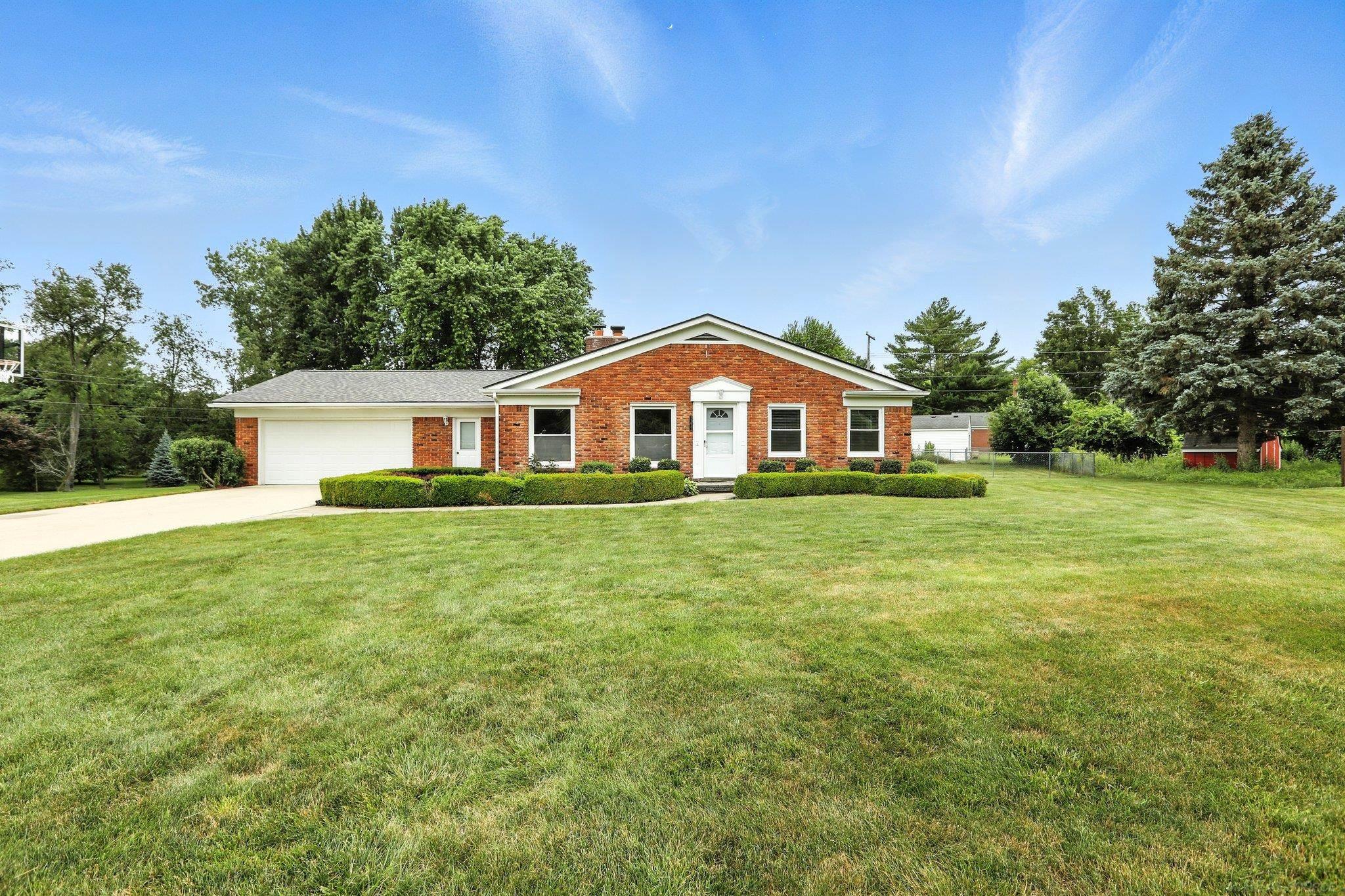 11477 N Crestline Drive