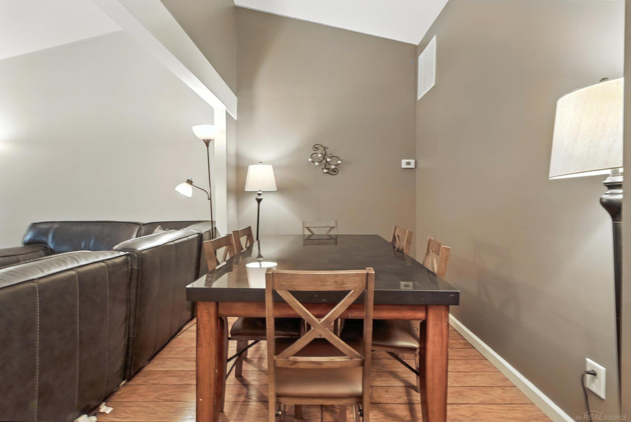 8526 Walnut Hill