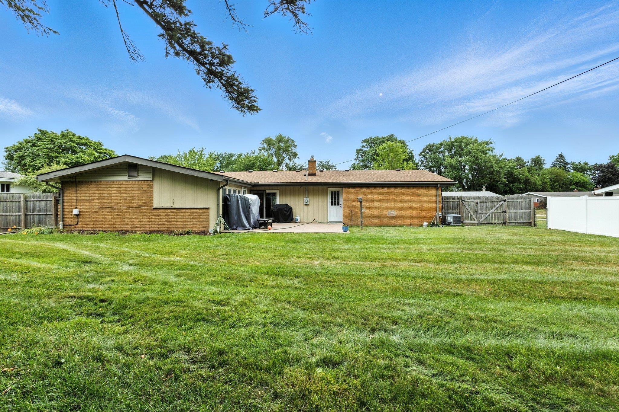 8526 Walnut Hill