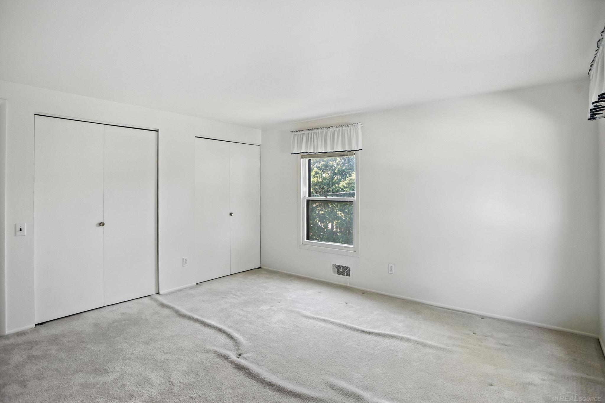 5564 Hobnail Circle