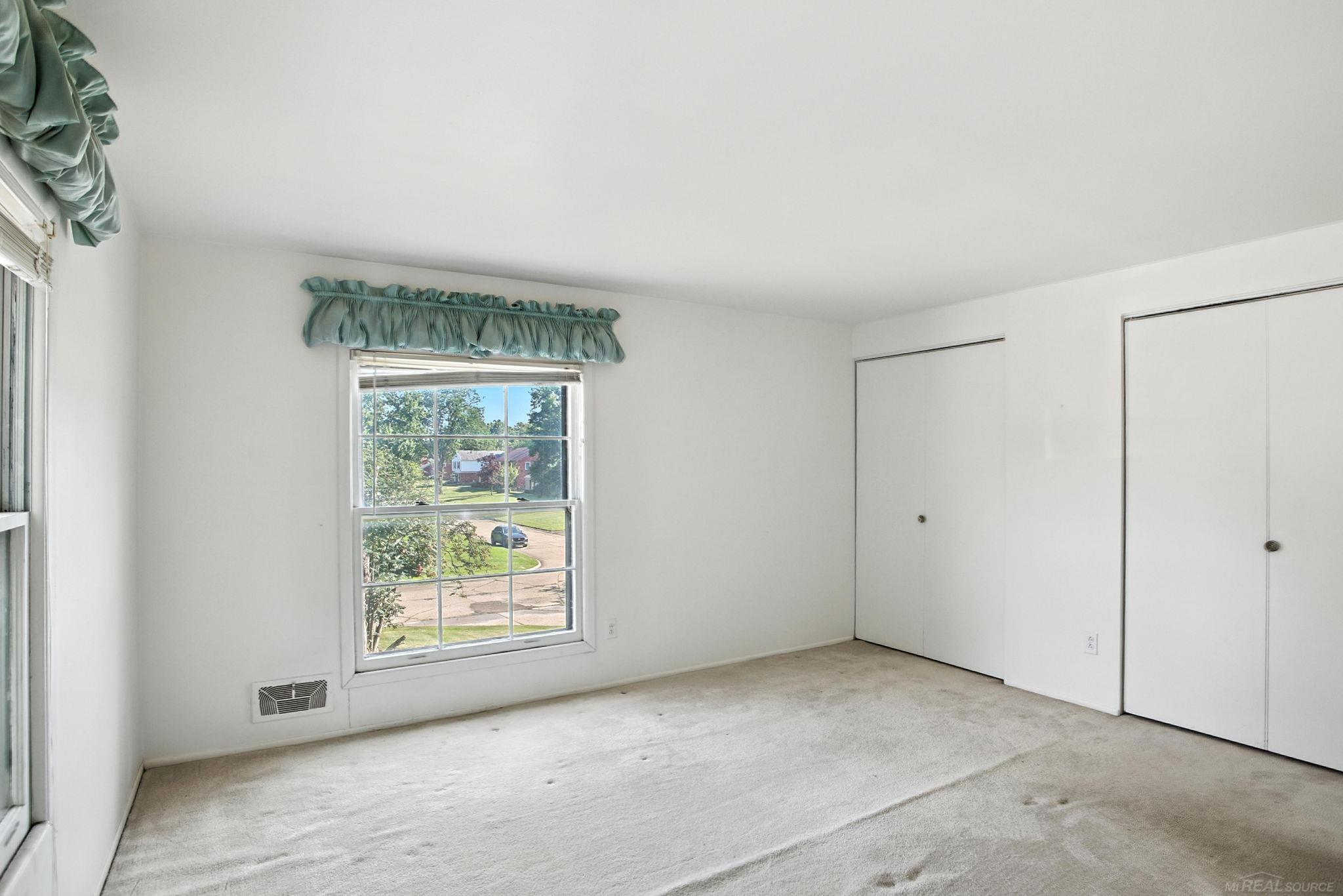 5564 Hobnail Circle