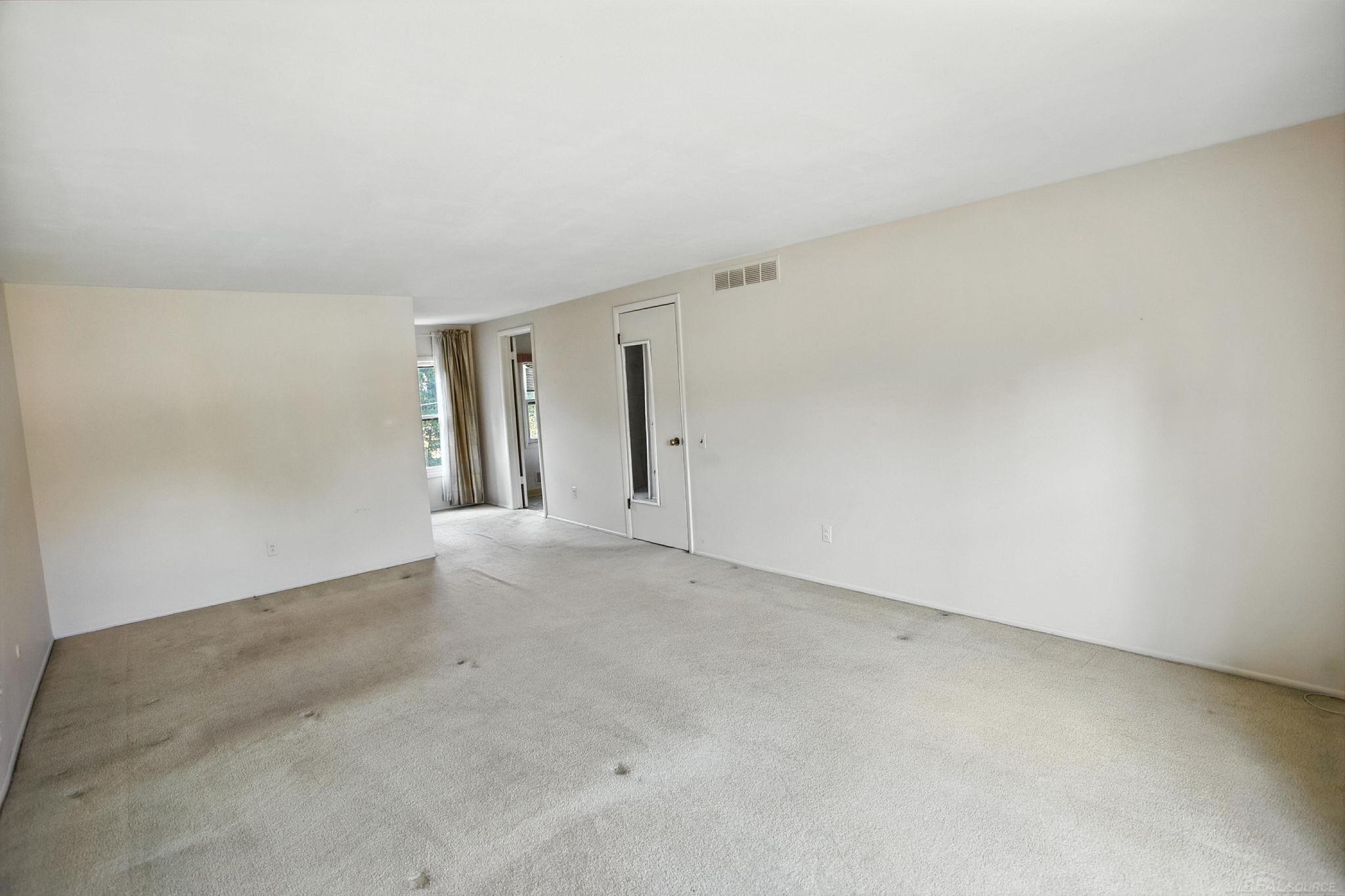 5564 Hobnail Circle