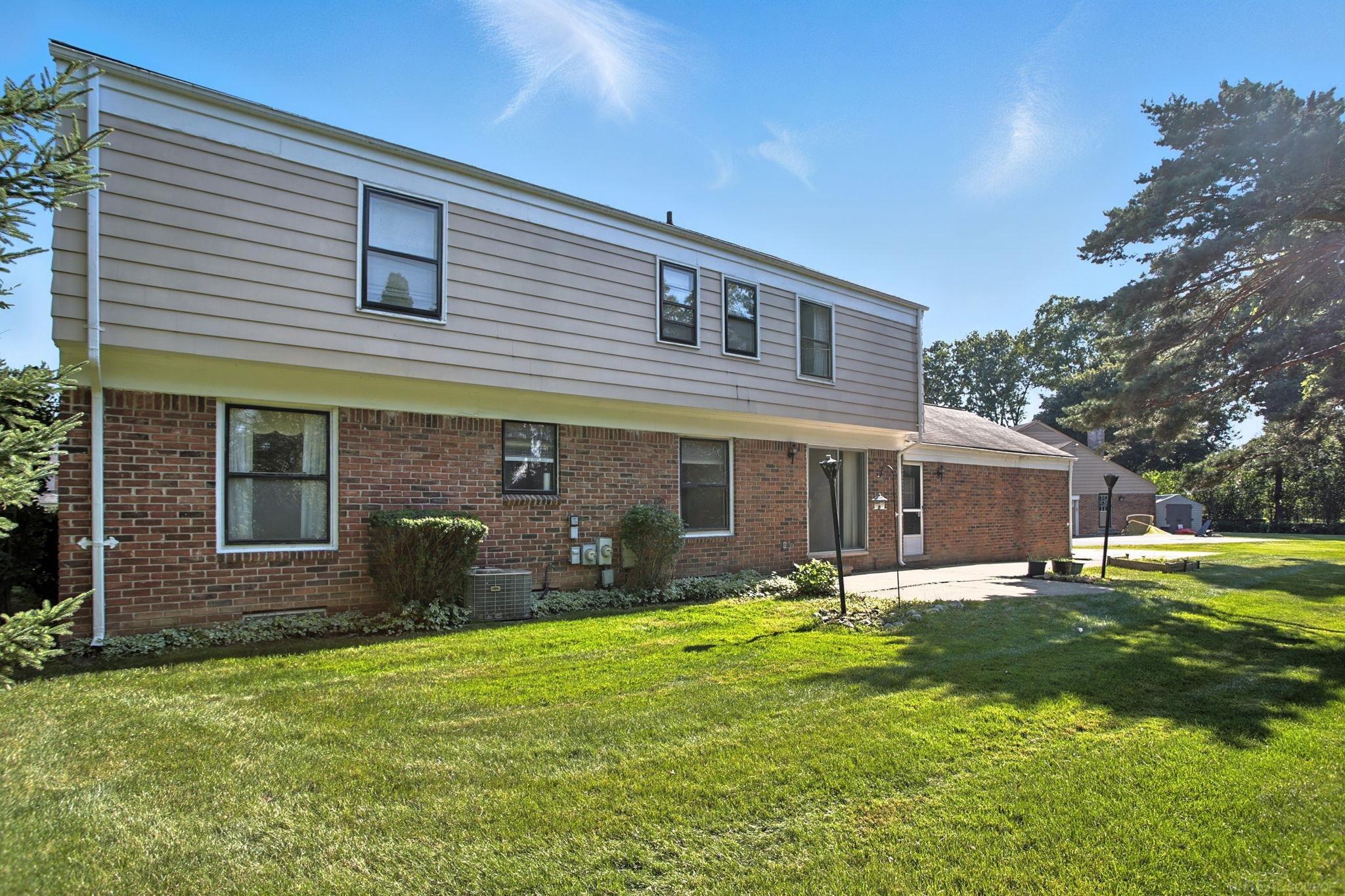 5564 Hobnail Circle