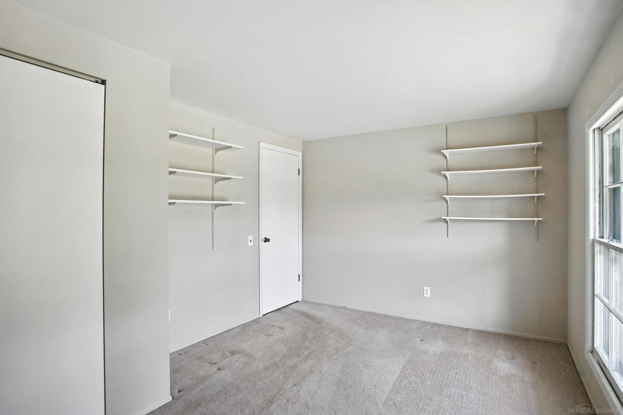 5564 Hobnail Circle