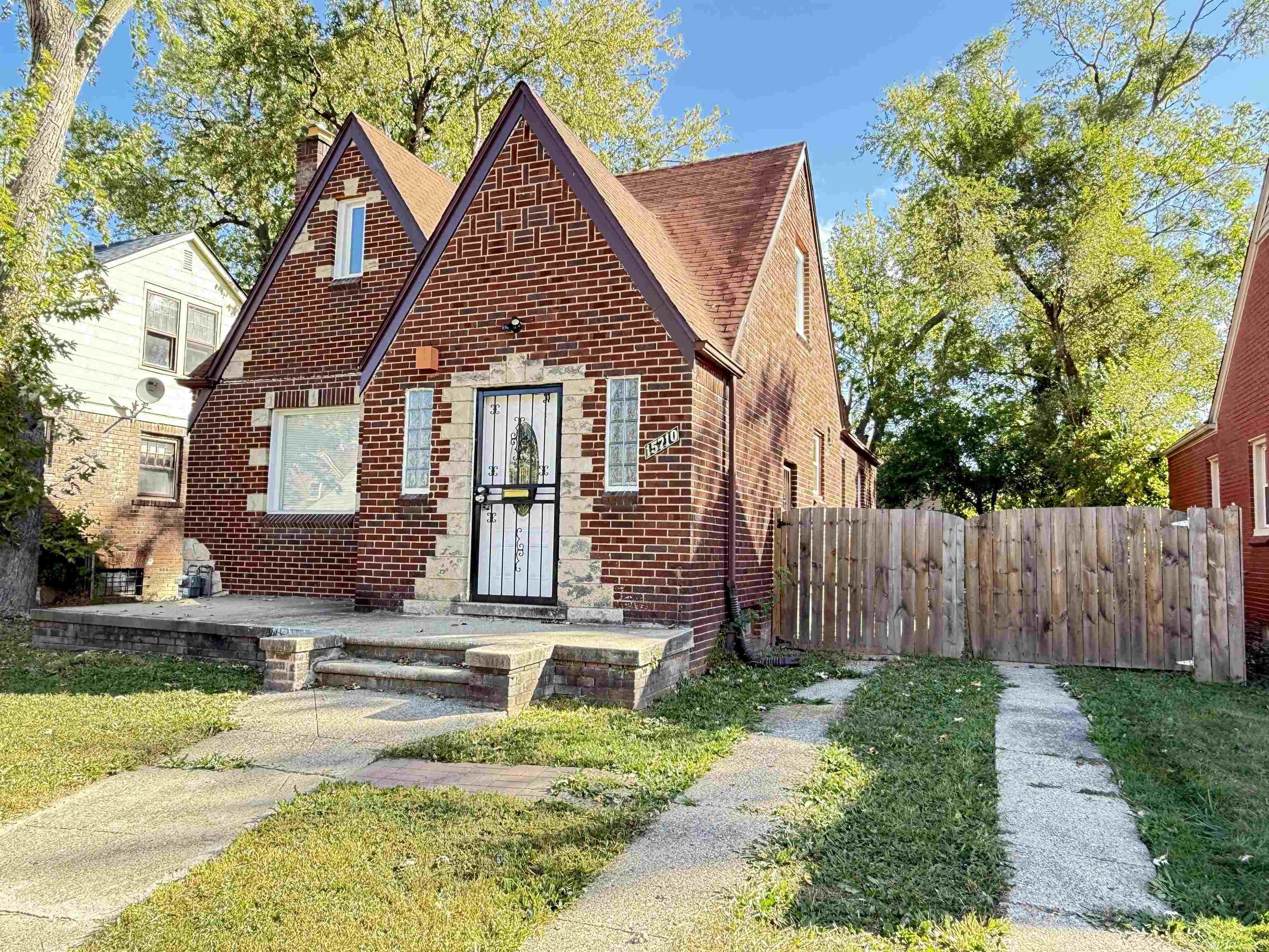 15710 Biltmore Street