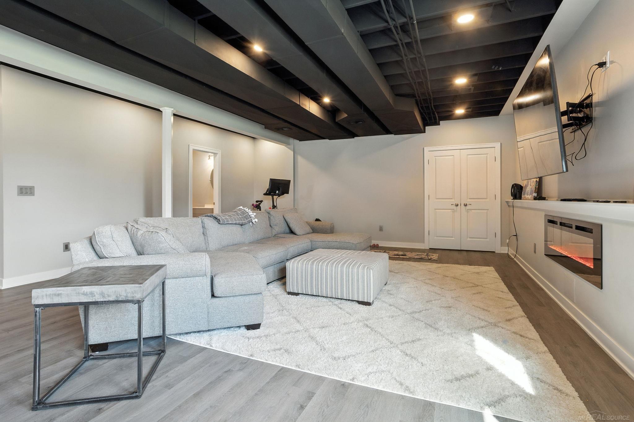 3299 Holland Park Court