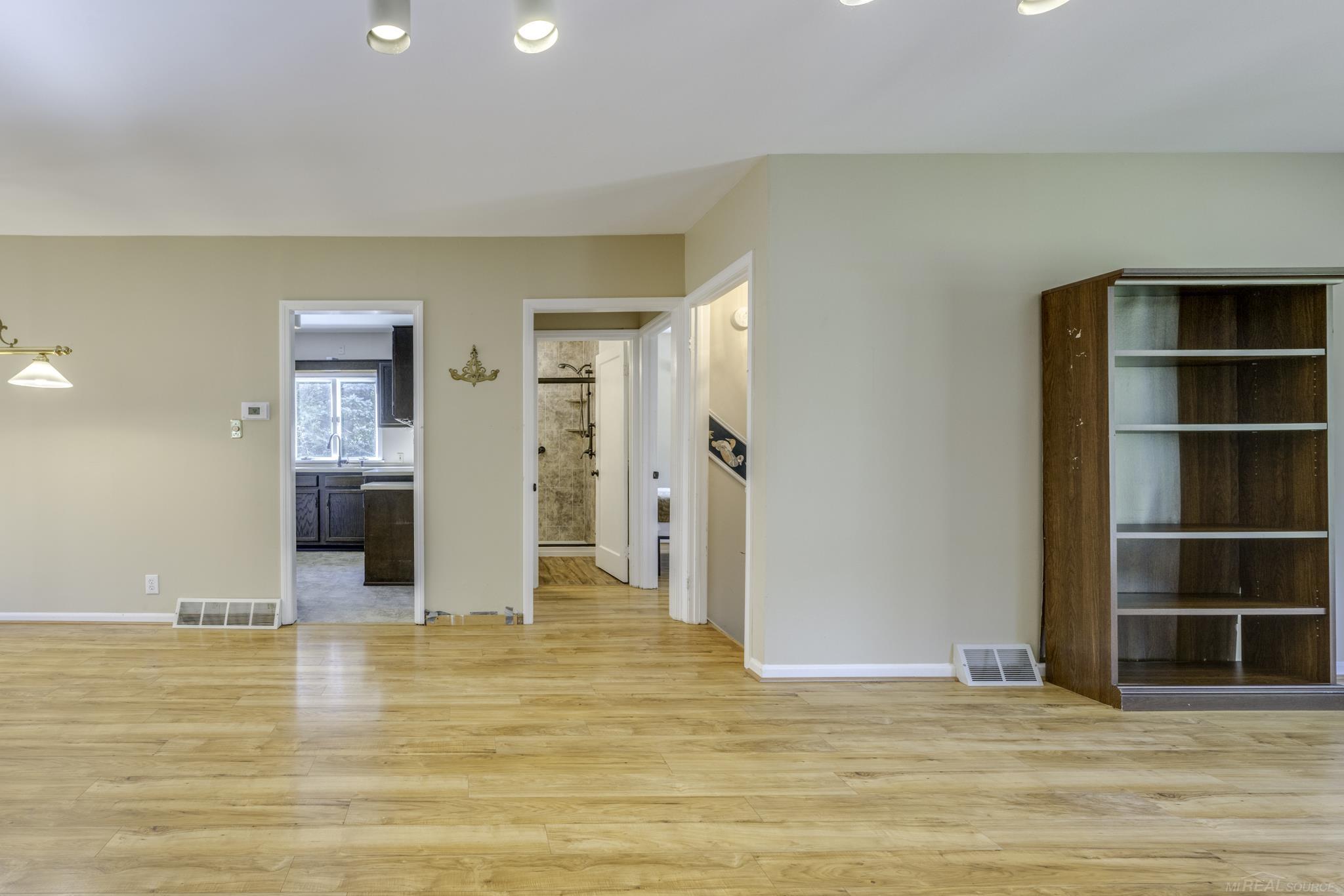 8195 Lakeshore Road
