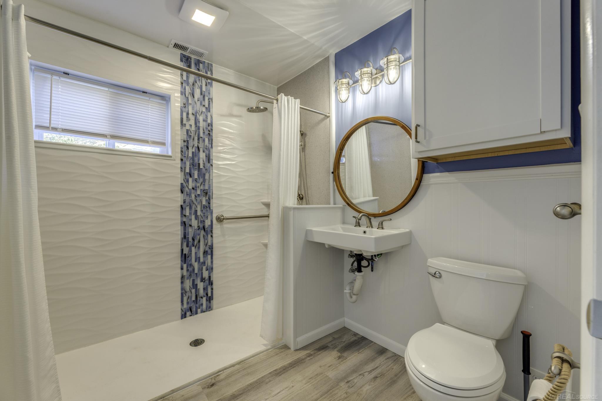 8195 Lakeshore Road