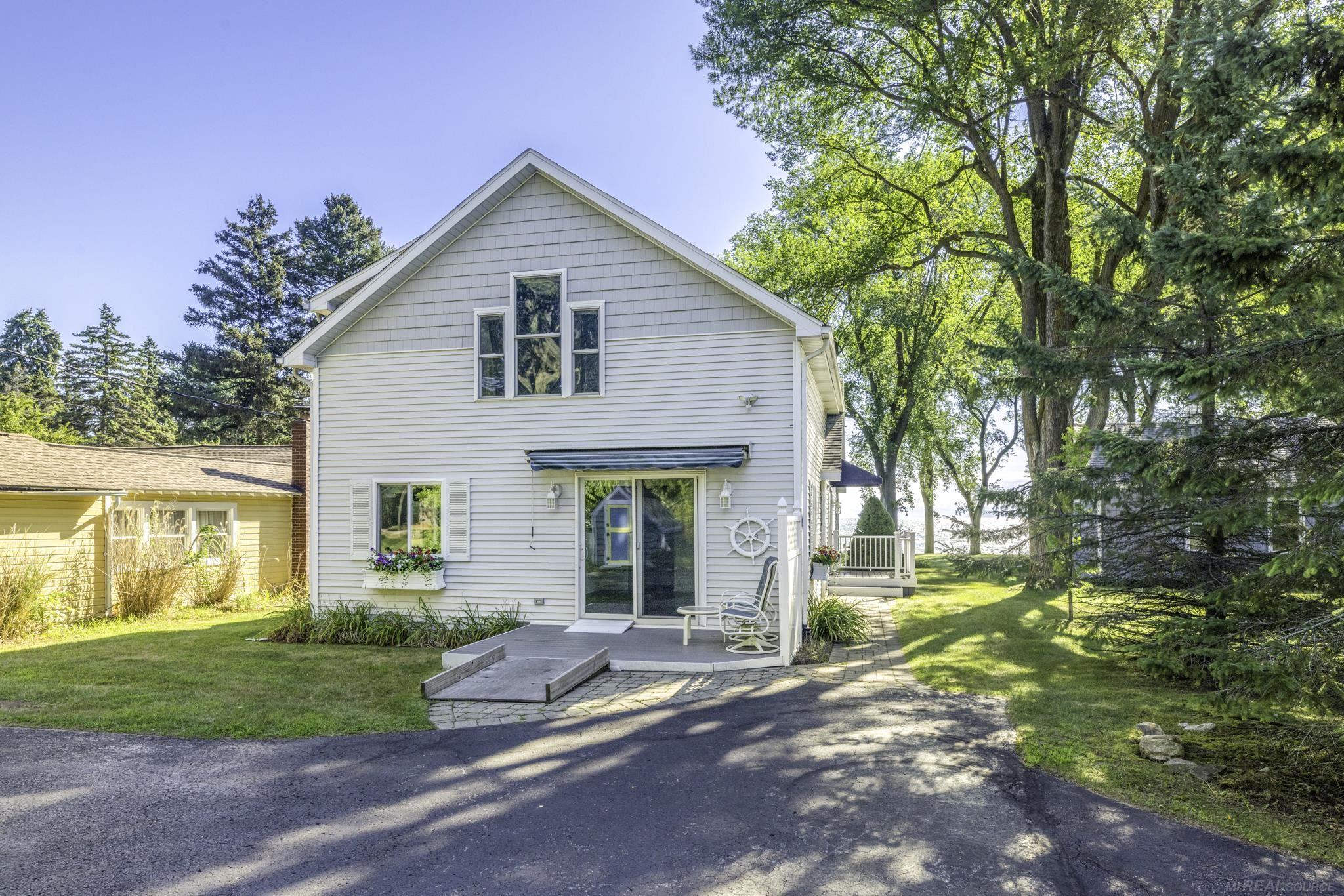8195 Lakeshore Road