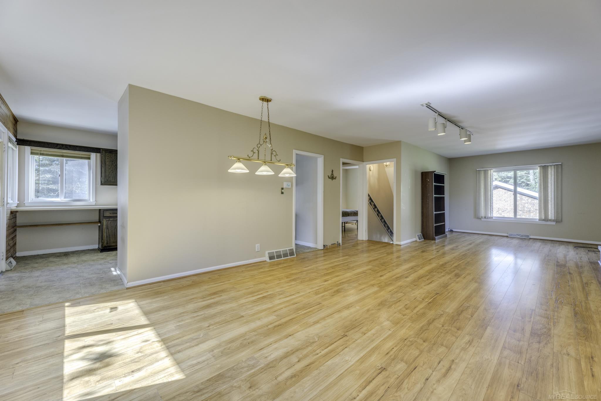 8195 Lakeshore Road