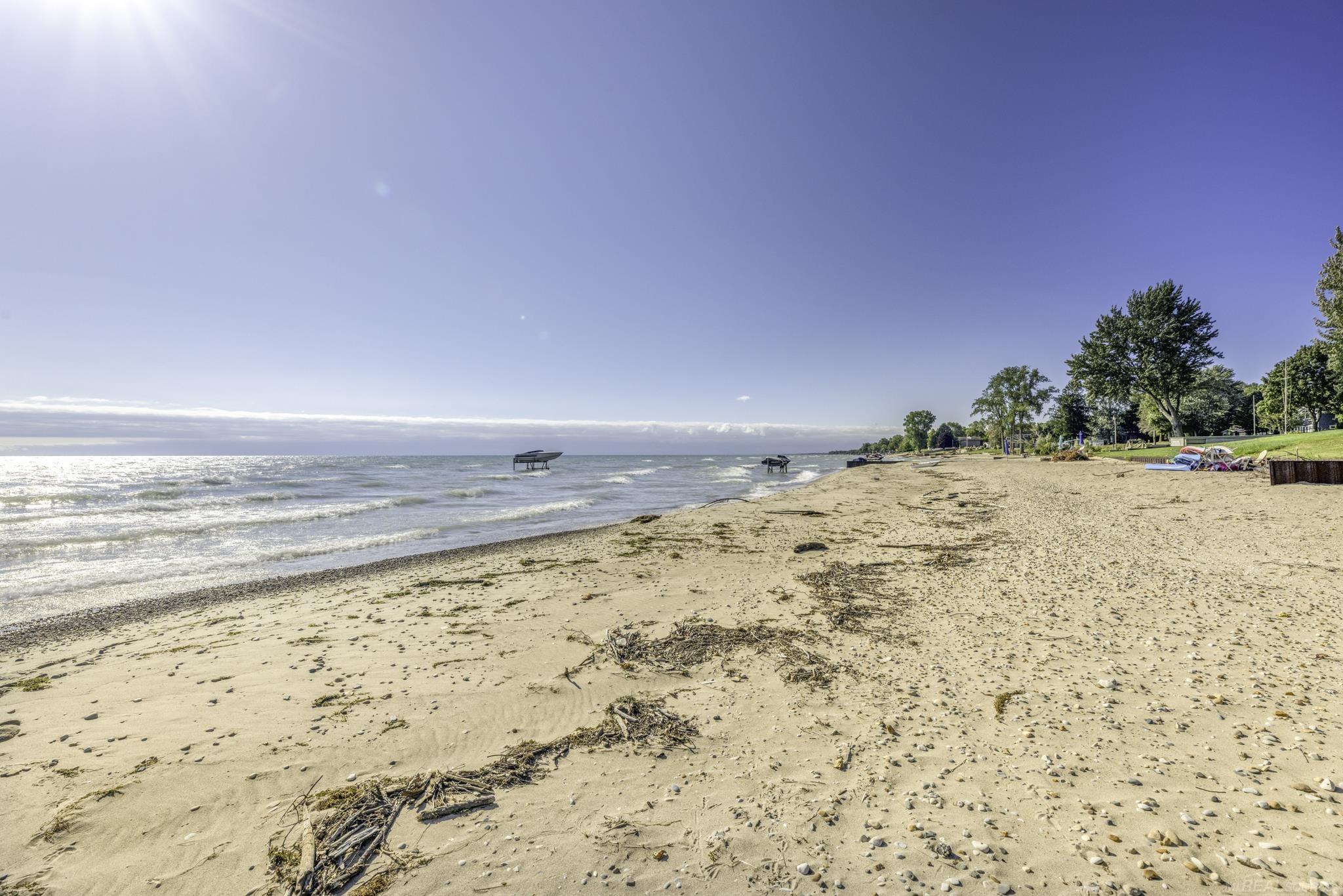 8195 Lakeshore Road