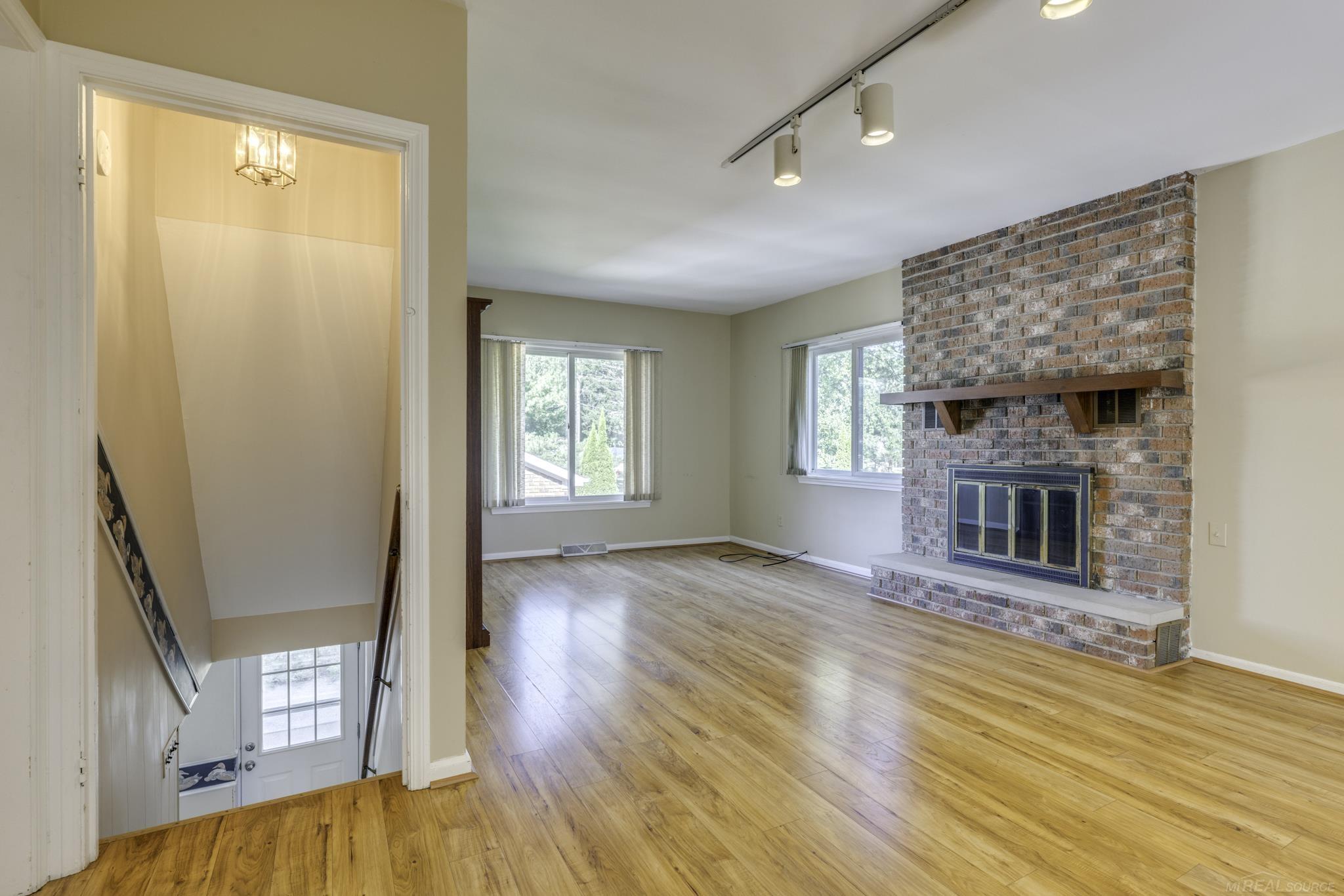 8195 Lakeshore Road