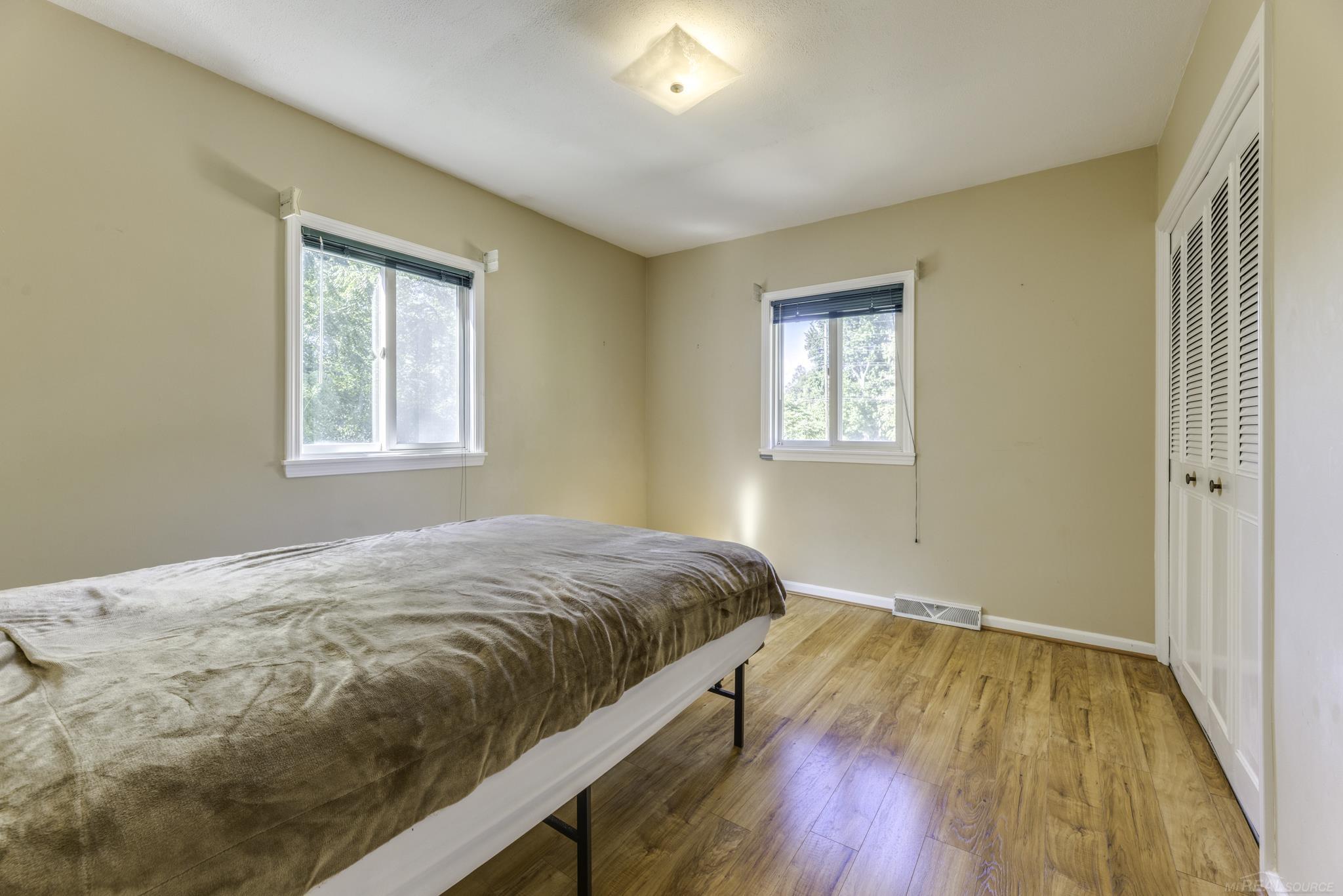 8195 Lakeshore Road