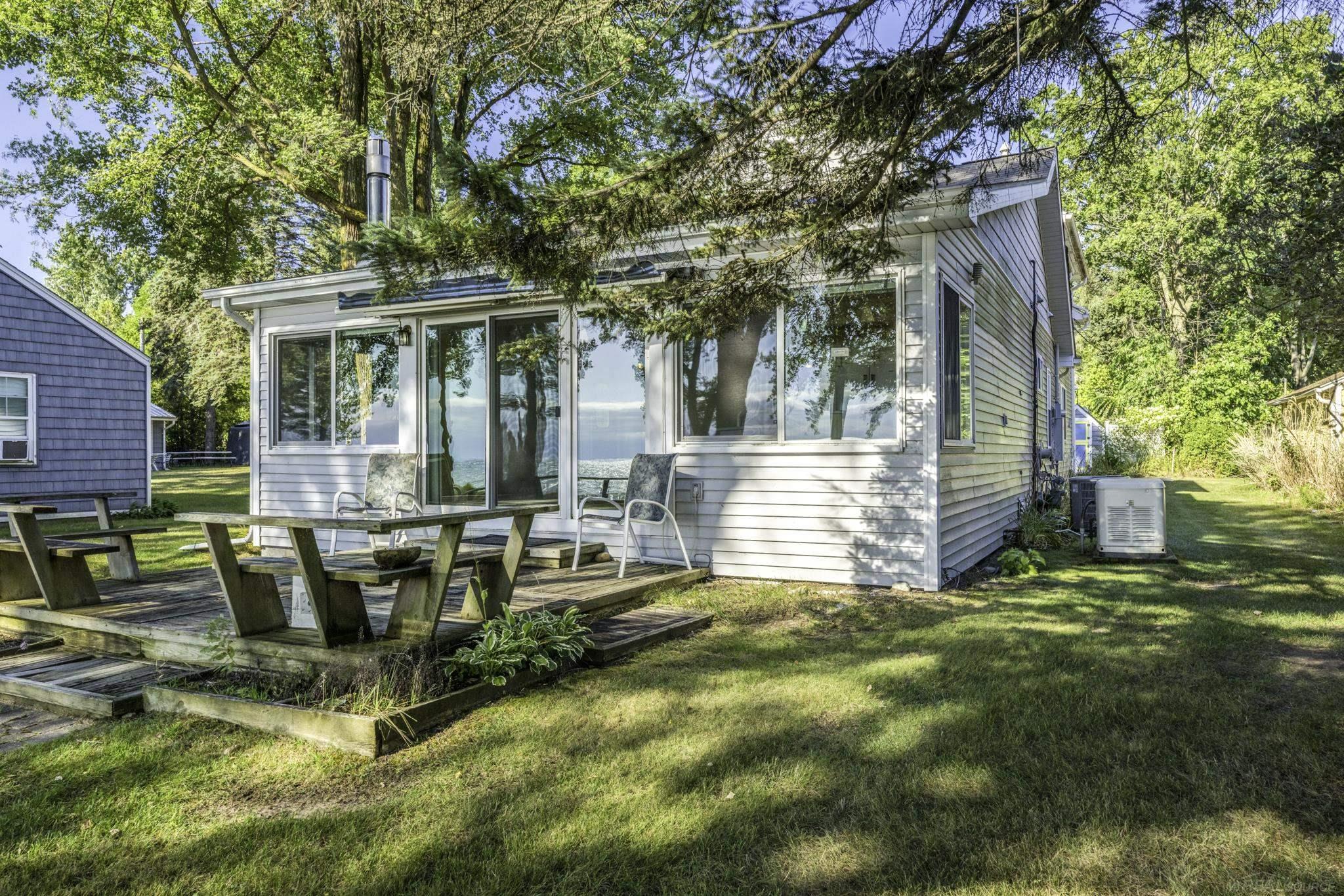 8195 Lakeshore Road