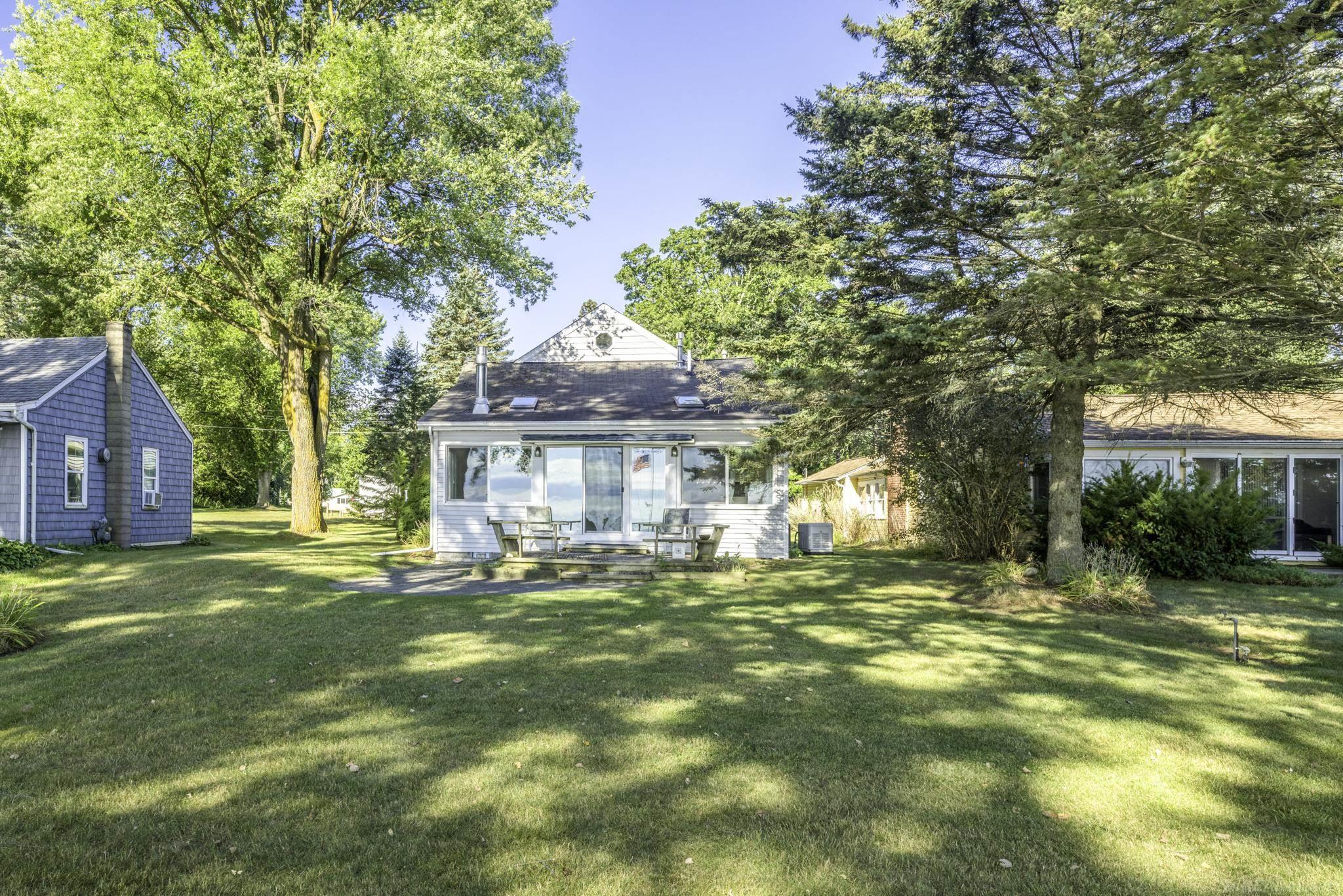 8195 Lakeshore Road