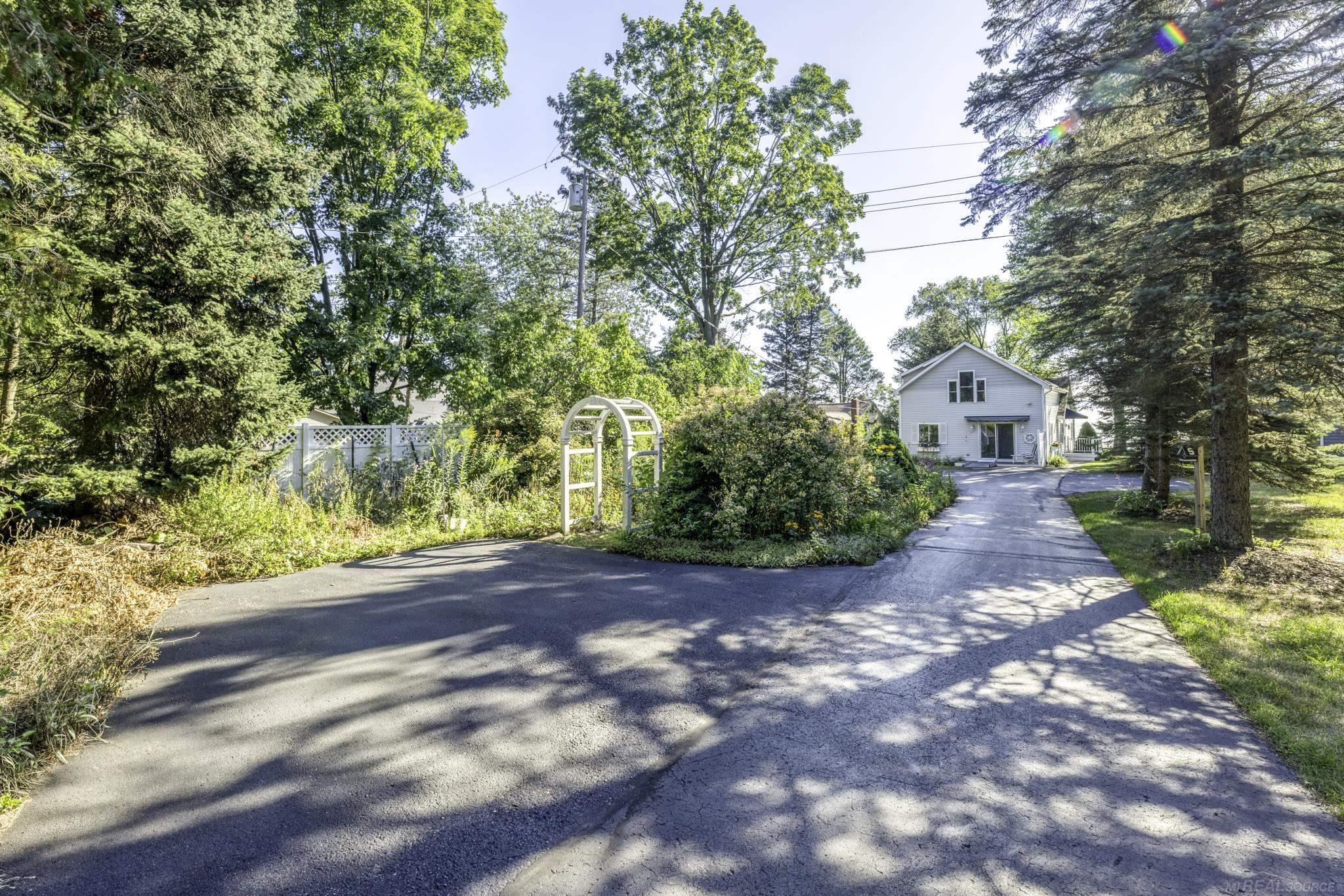 8195 Lakeshore Road