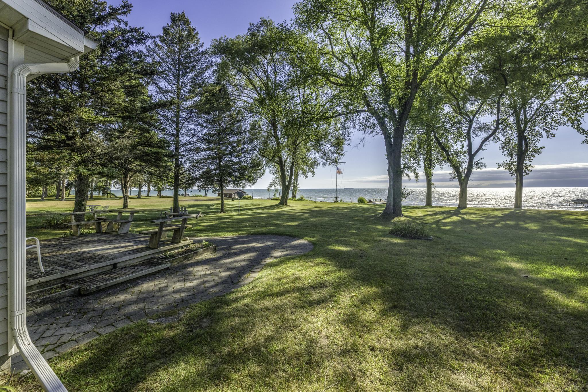 8195 Lakeshore Road