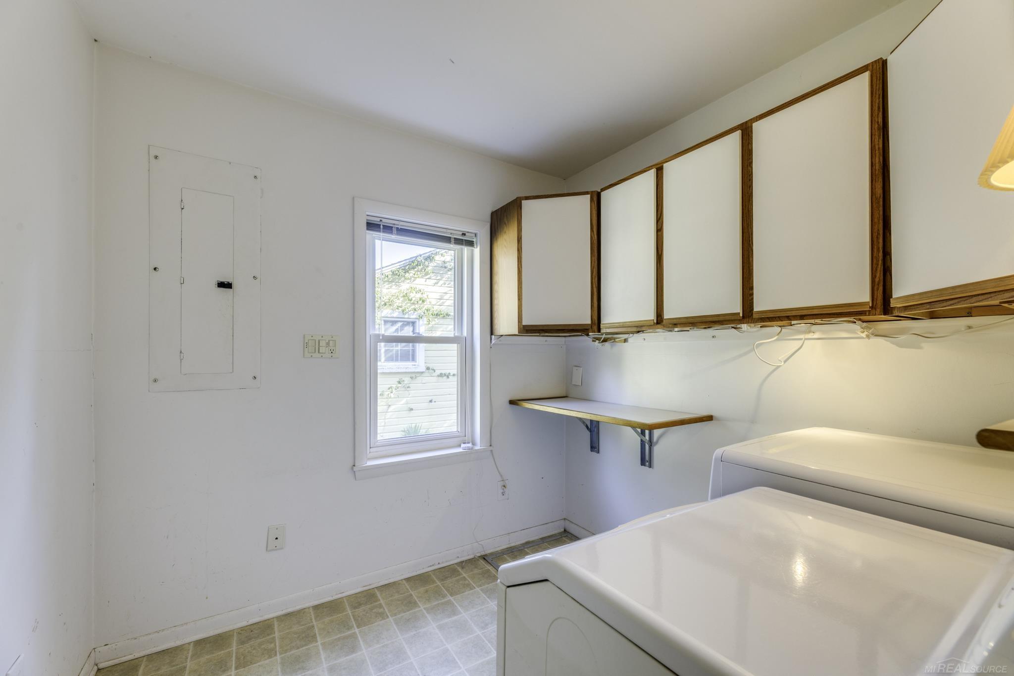 8195 Lakeshore Road