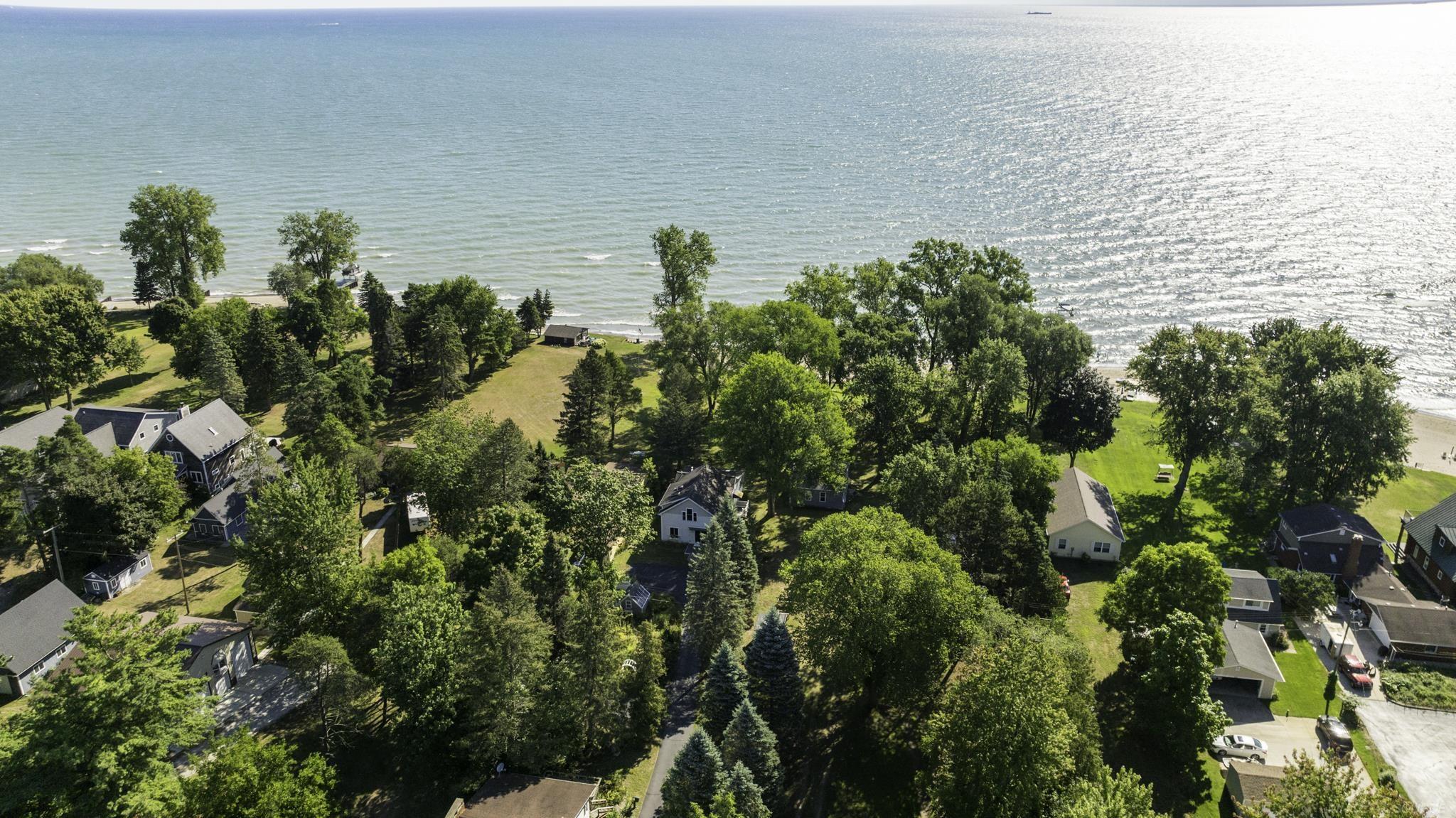 8195 Lakeshore Road