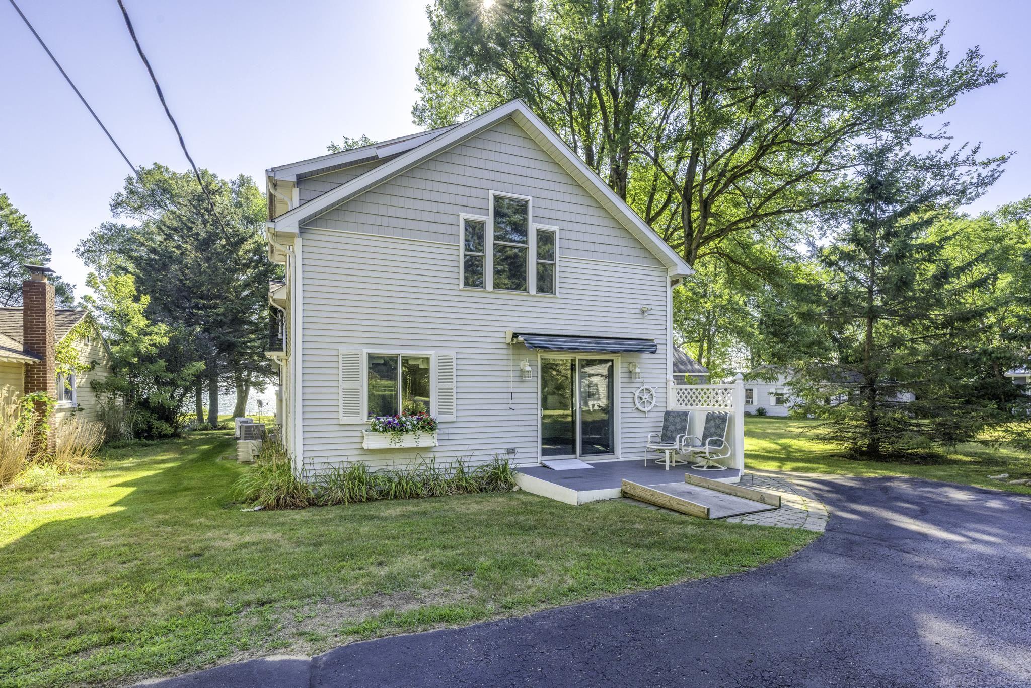 8195 Lakeshore Road