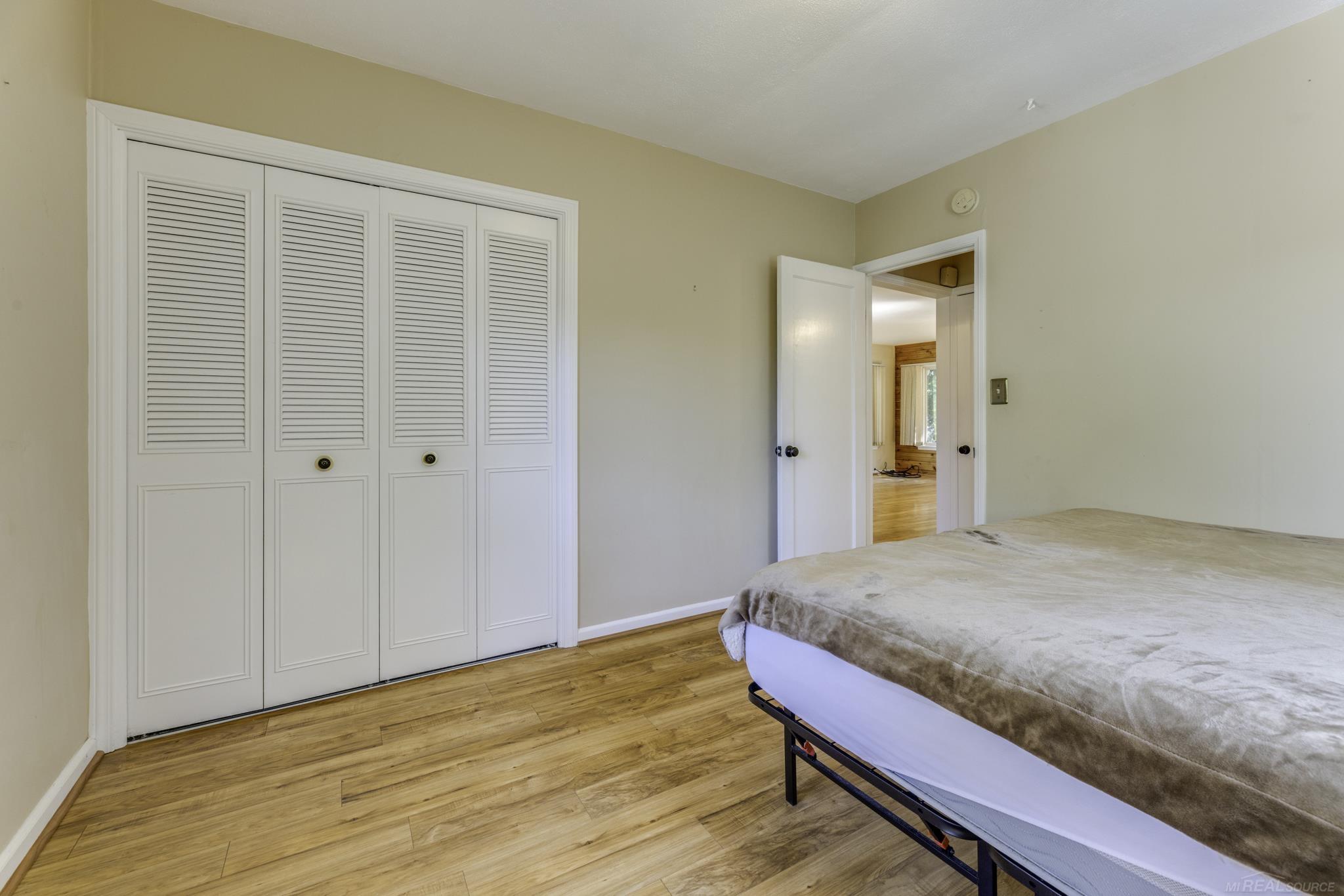 8195 Lakeshore Road