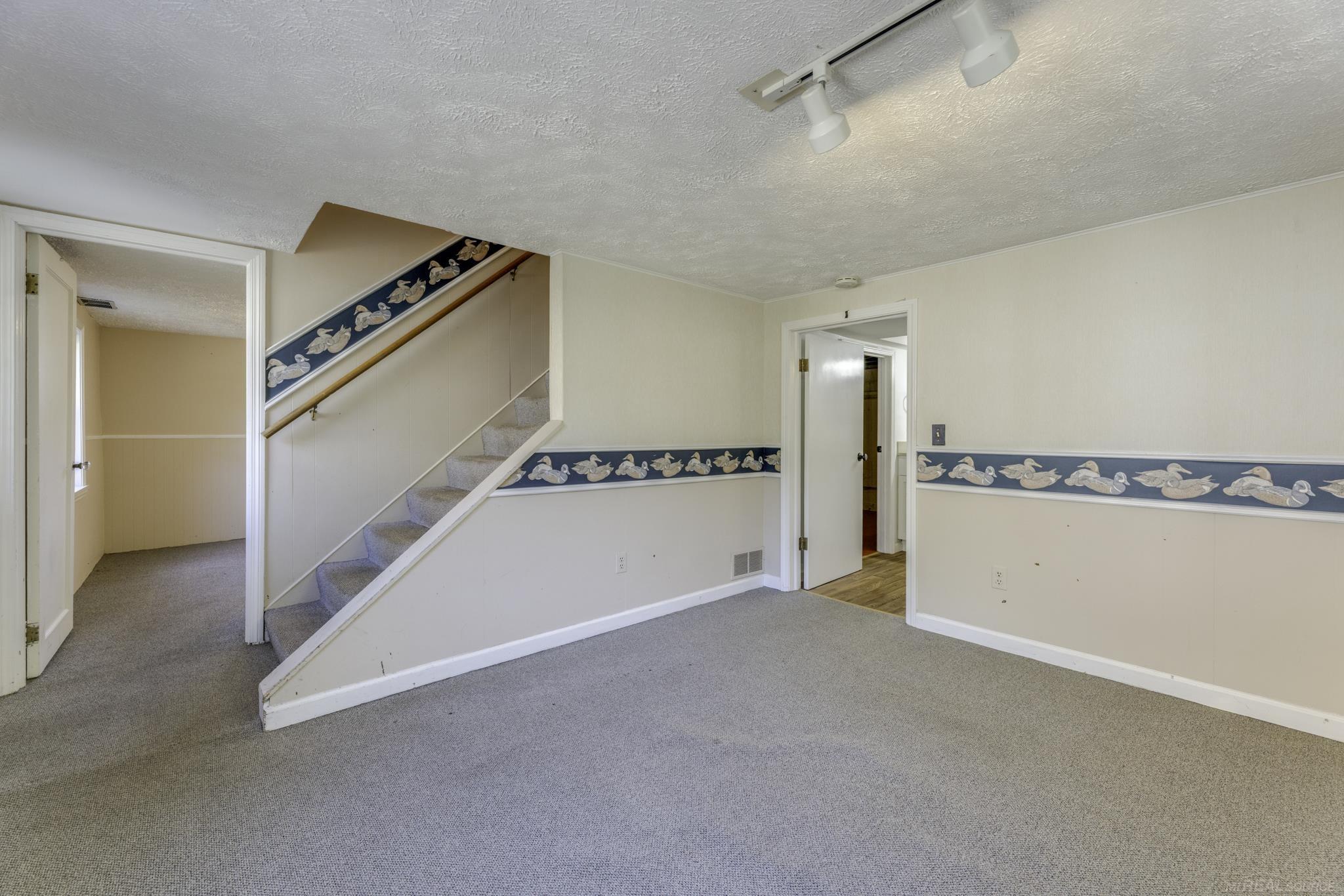 8195 Lakeshore Road