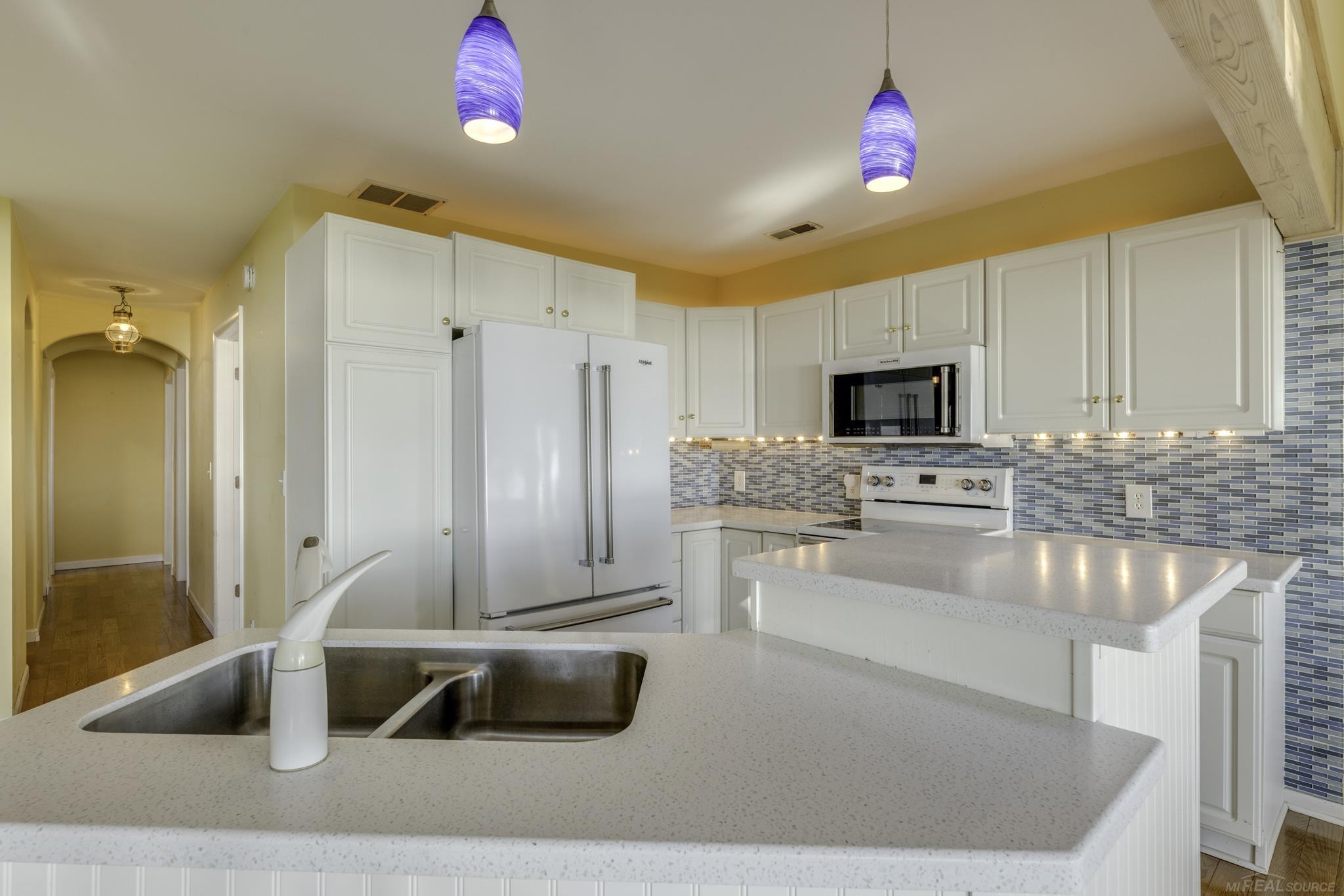8195 Lakeshore Road
