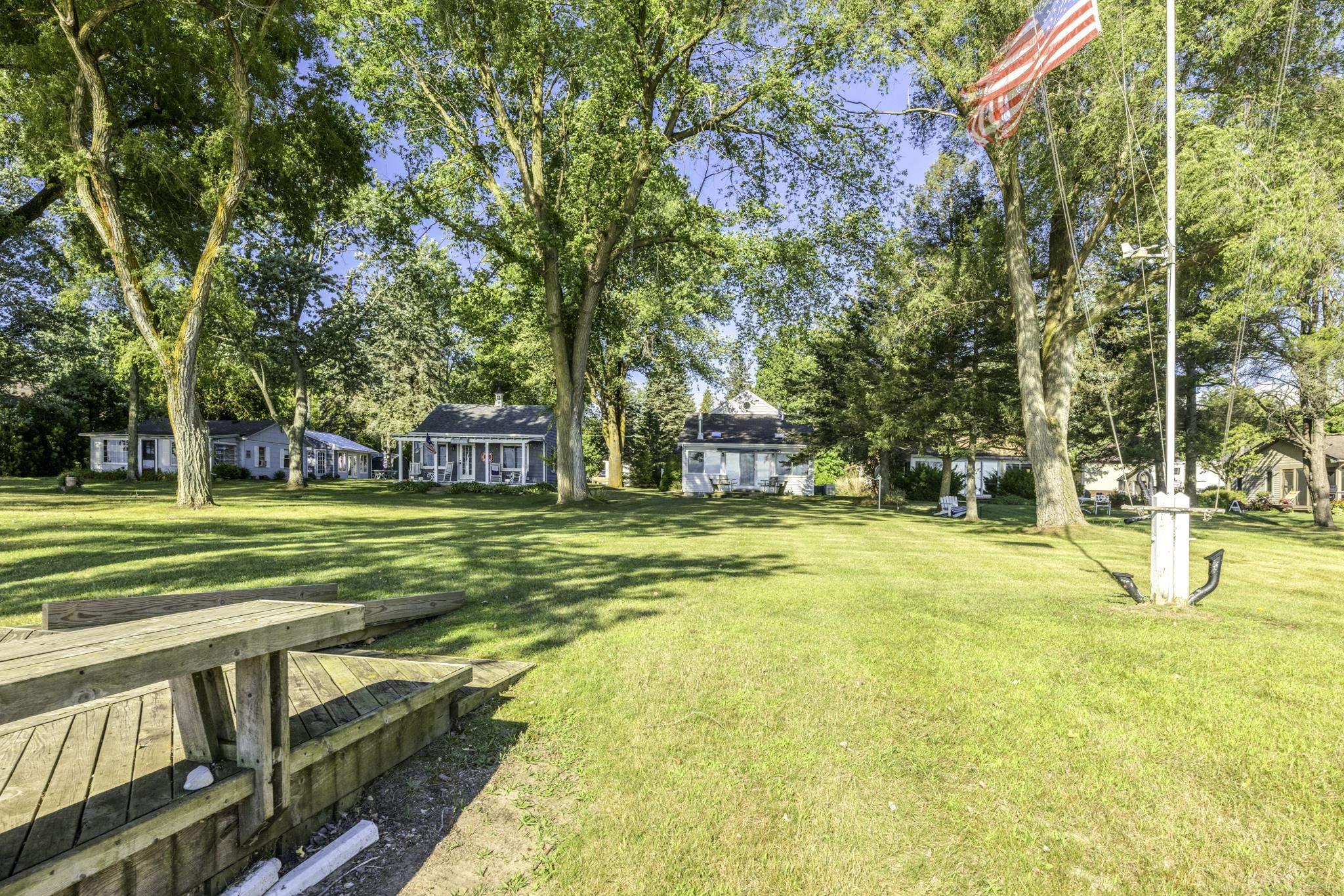 8195 Lakeshore Road
