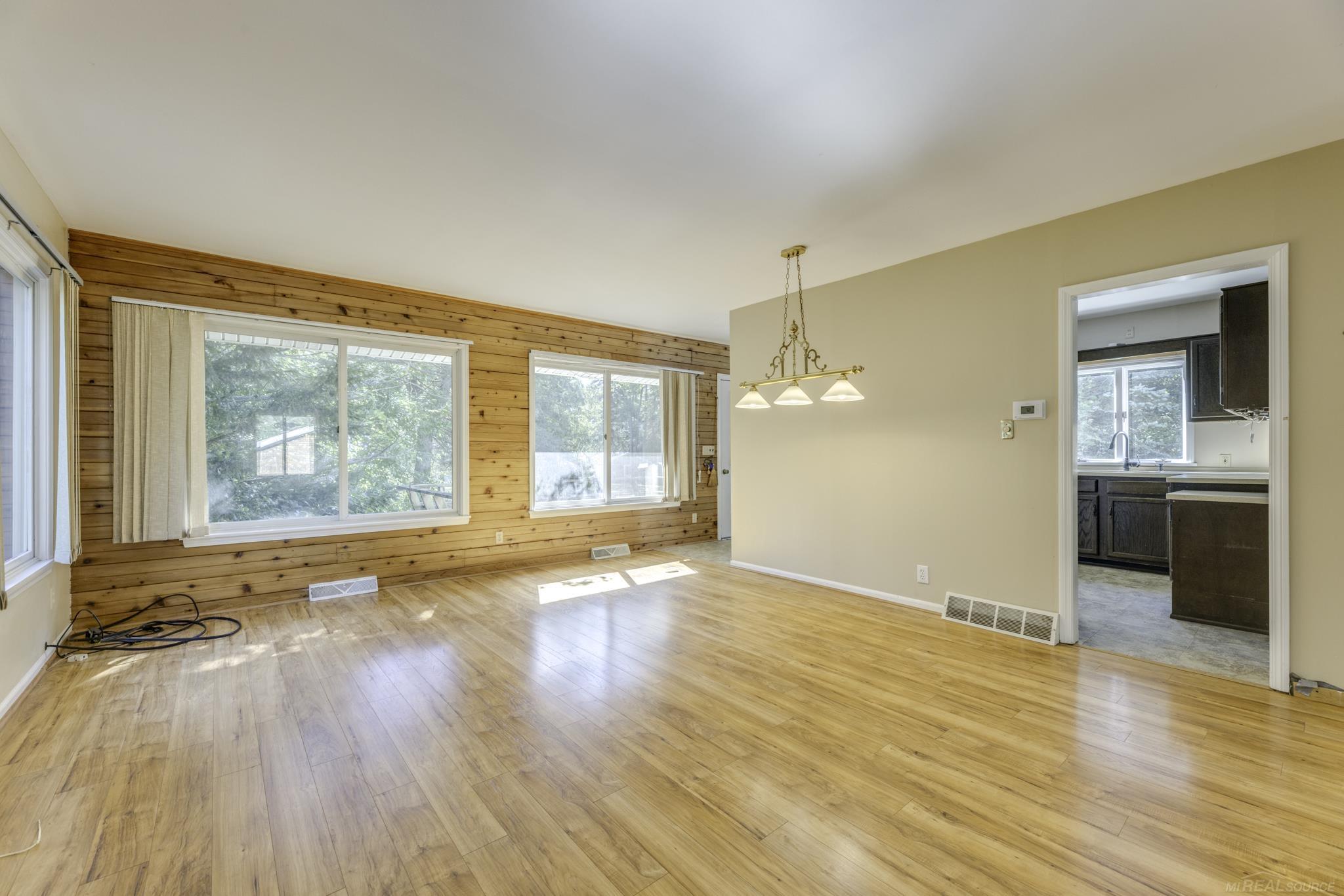 8195 Lakeshore Road