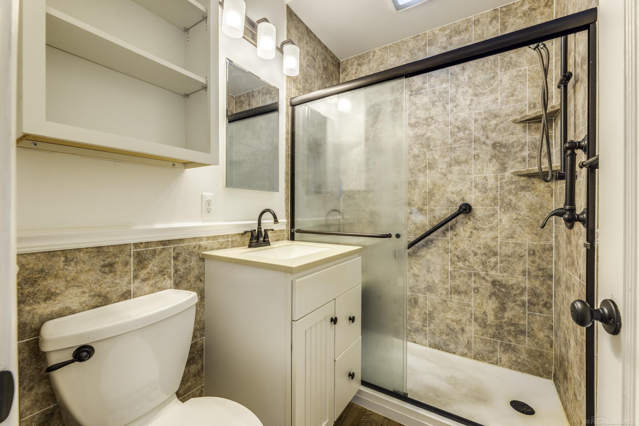 8195 Lakeshore Road