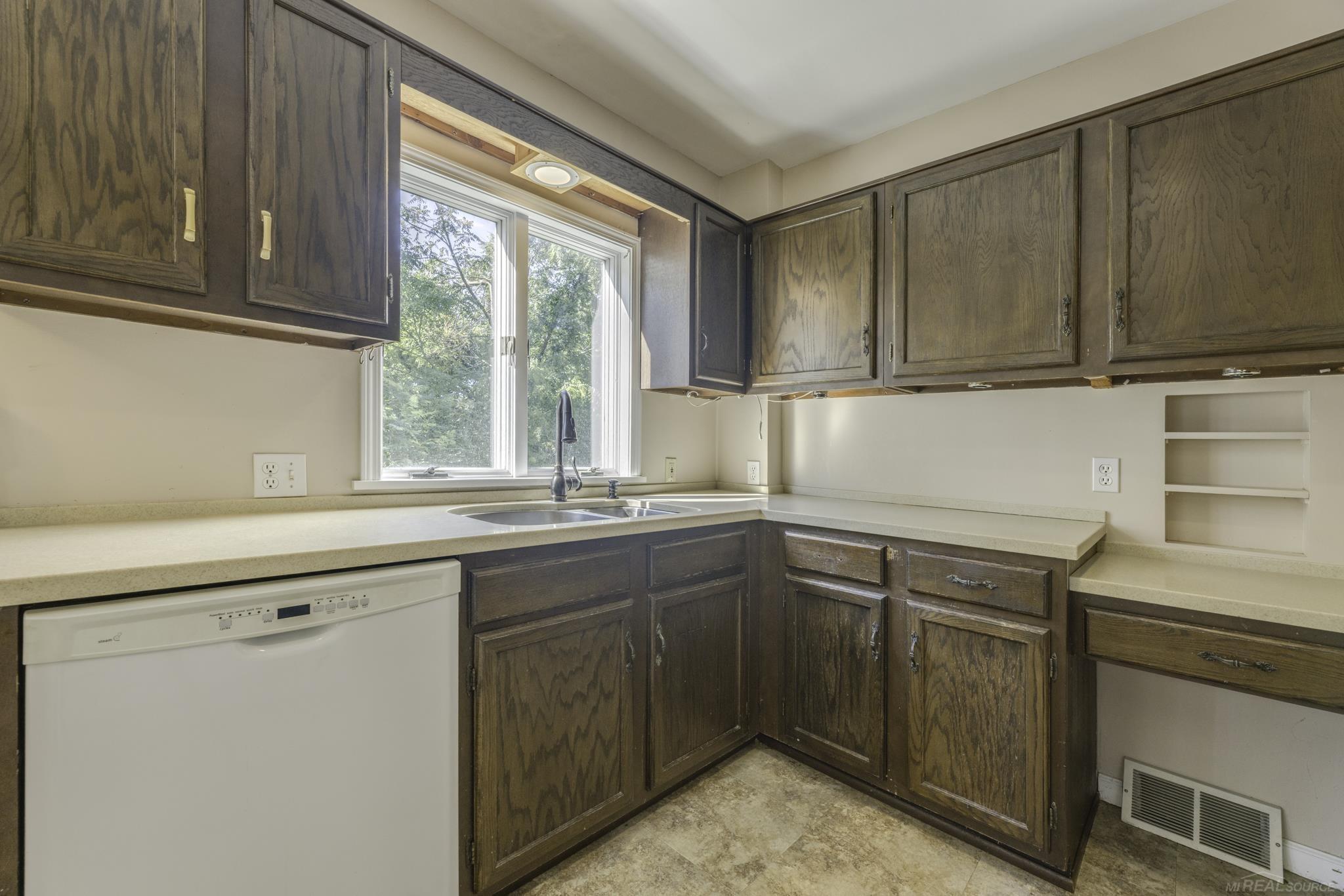 8195 Lakeshore Road