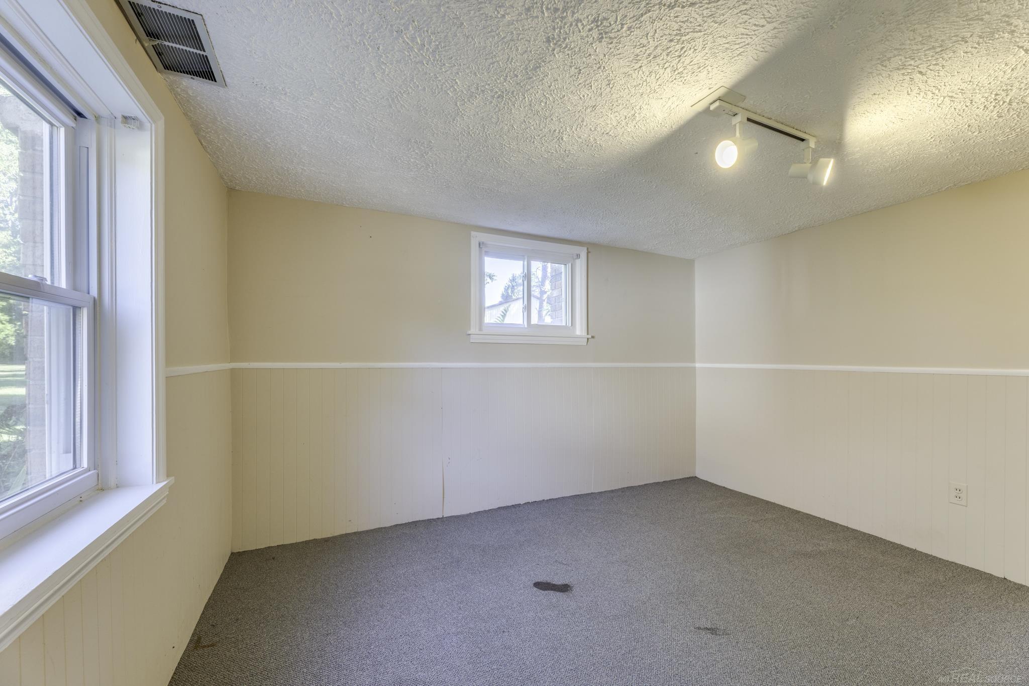 8195 Lakeshore Road