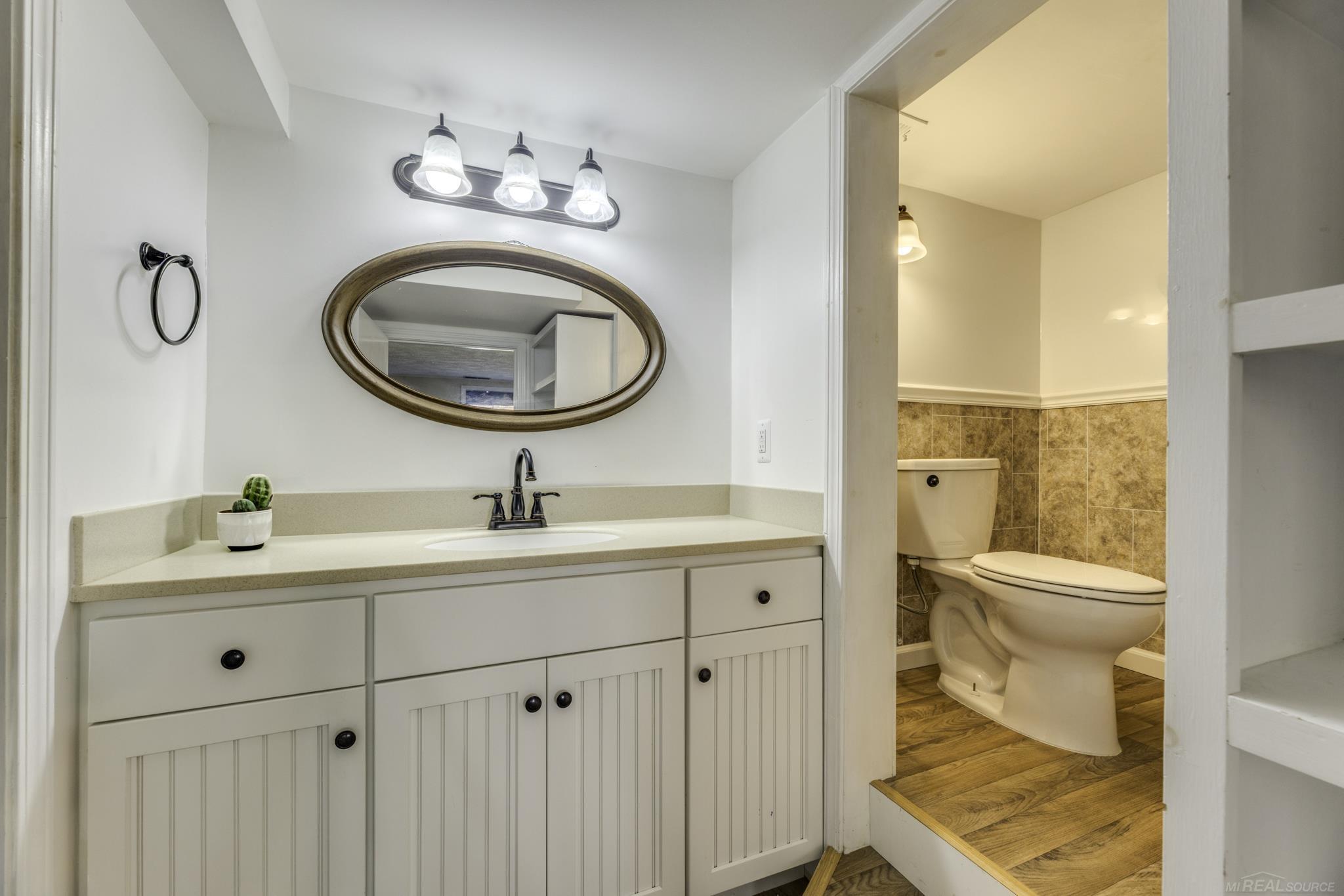 8195 Lakeshore Road