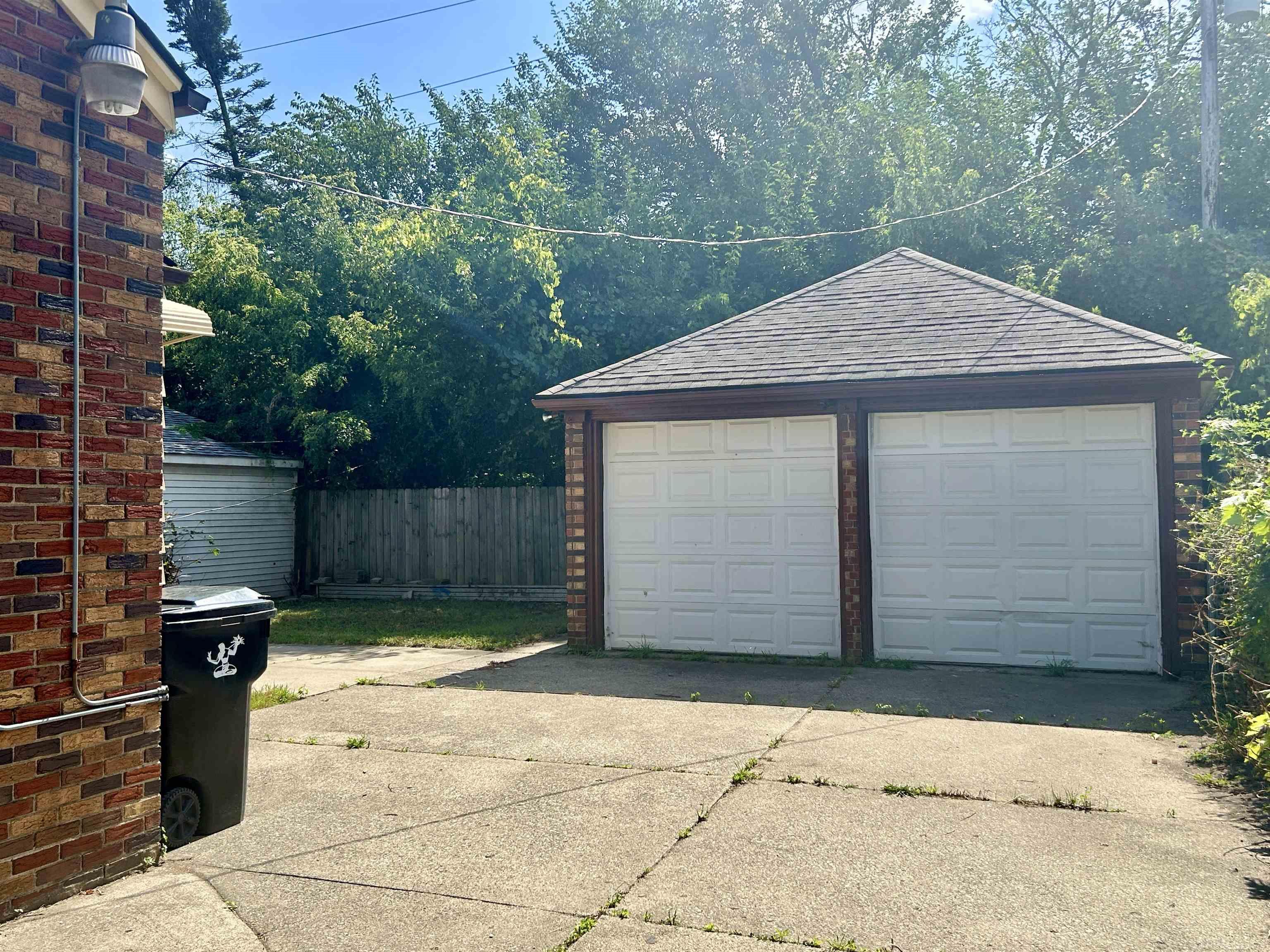 9892 E Outer Drive