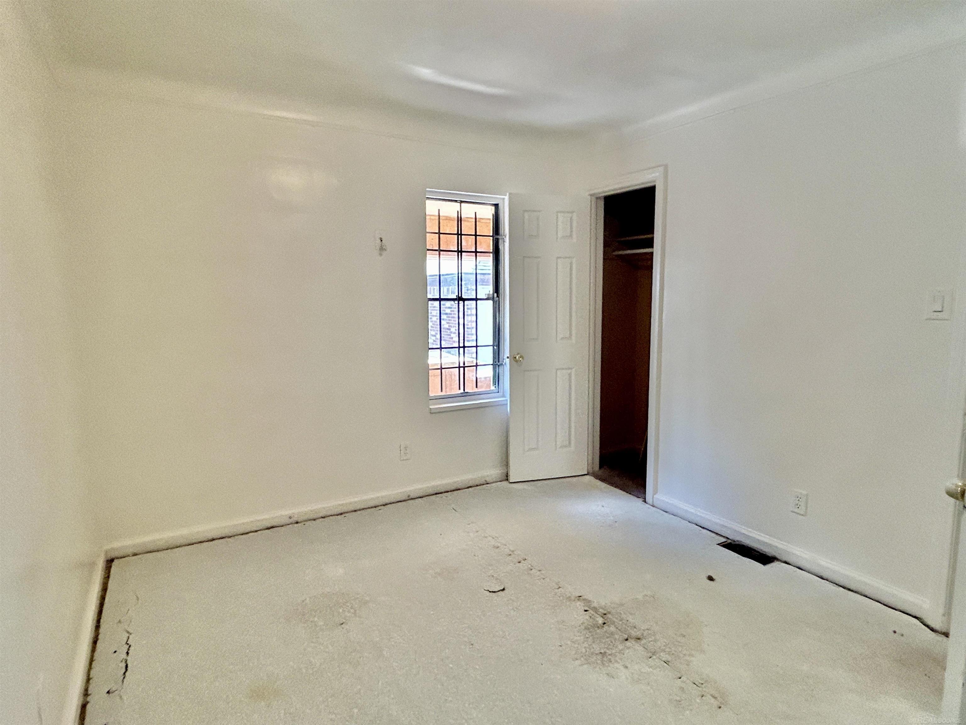 9892 E Outer Drive