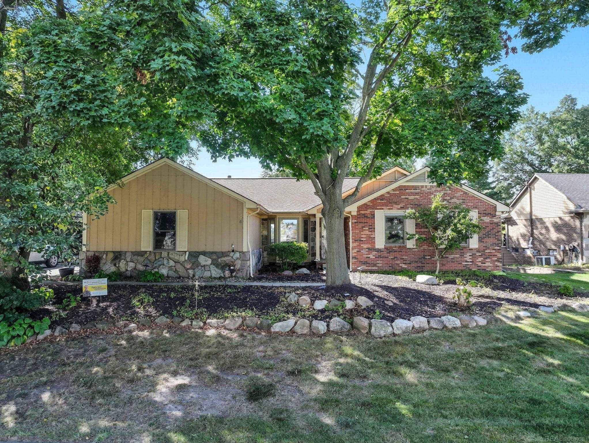 325 Lakes Edge Drive