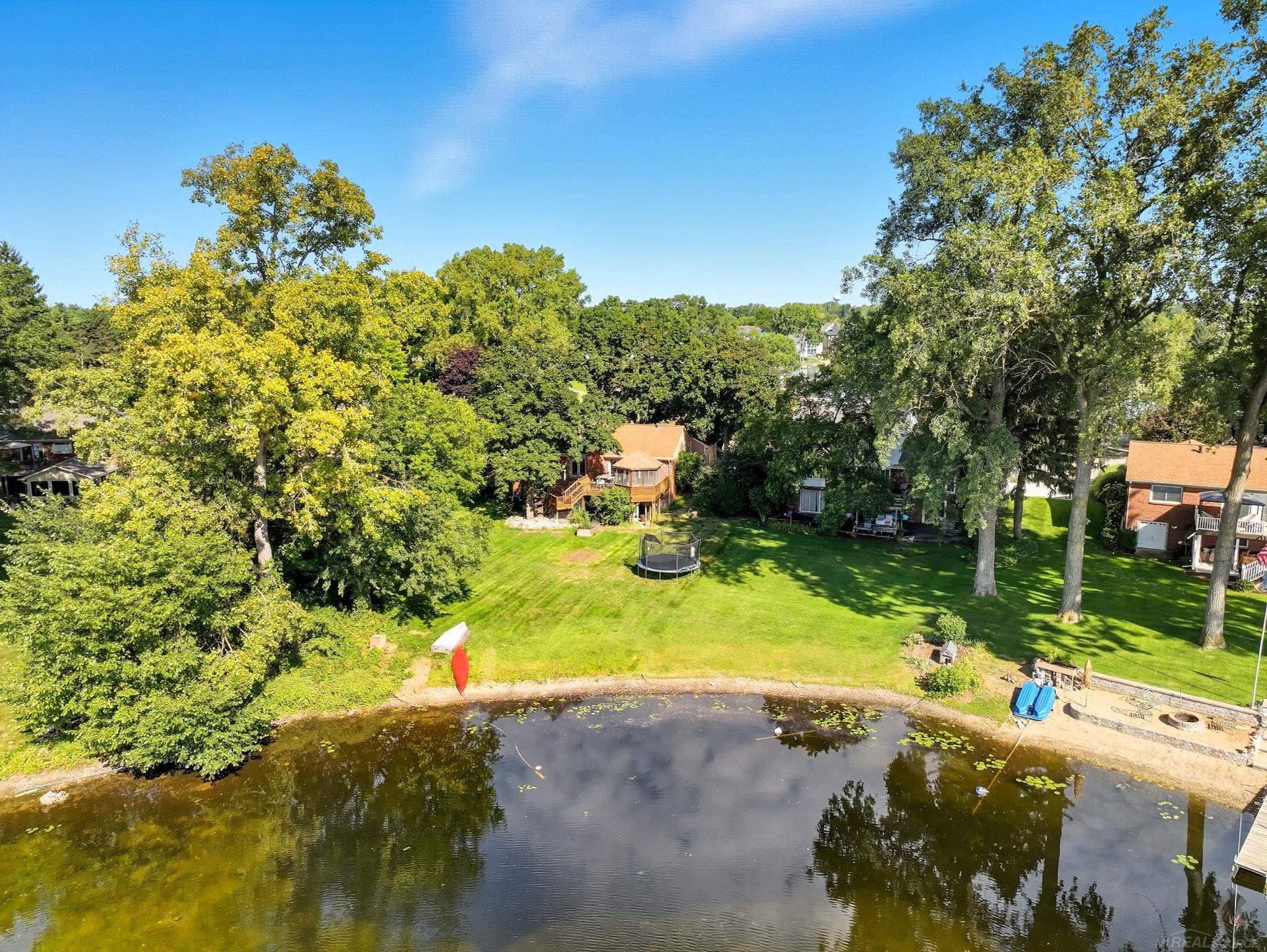 325 Lakes Edge Drive