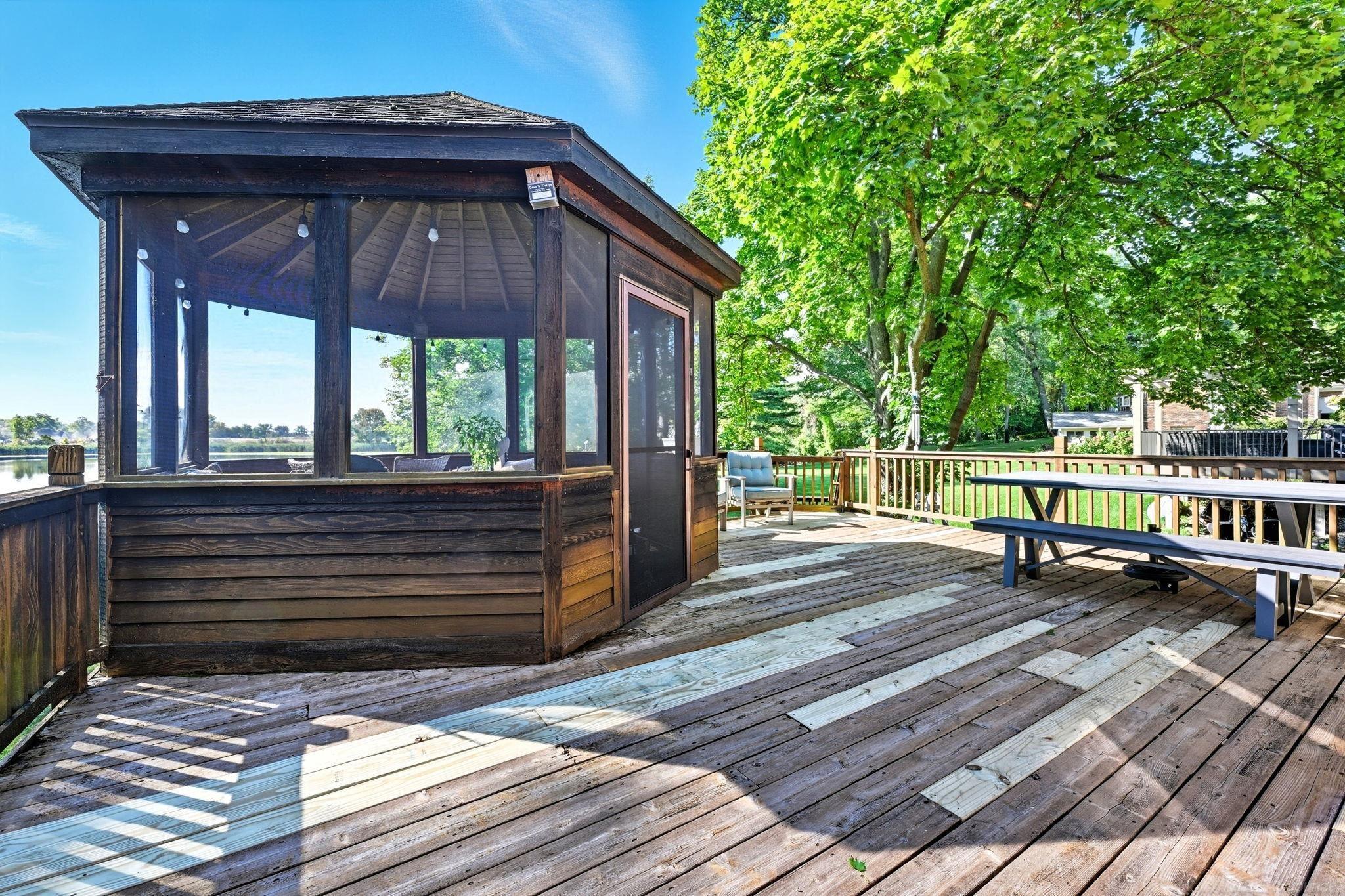 325 Lakes Edge Drive