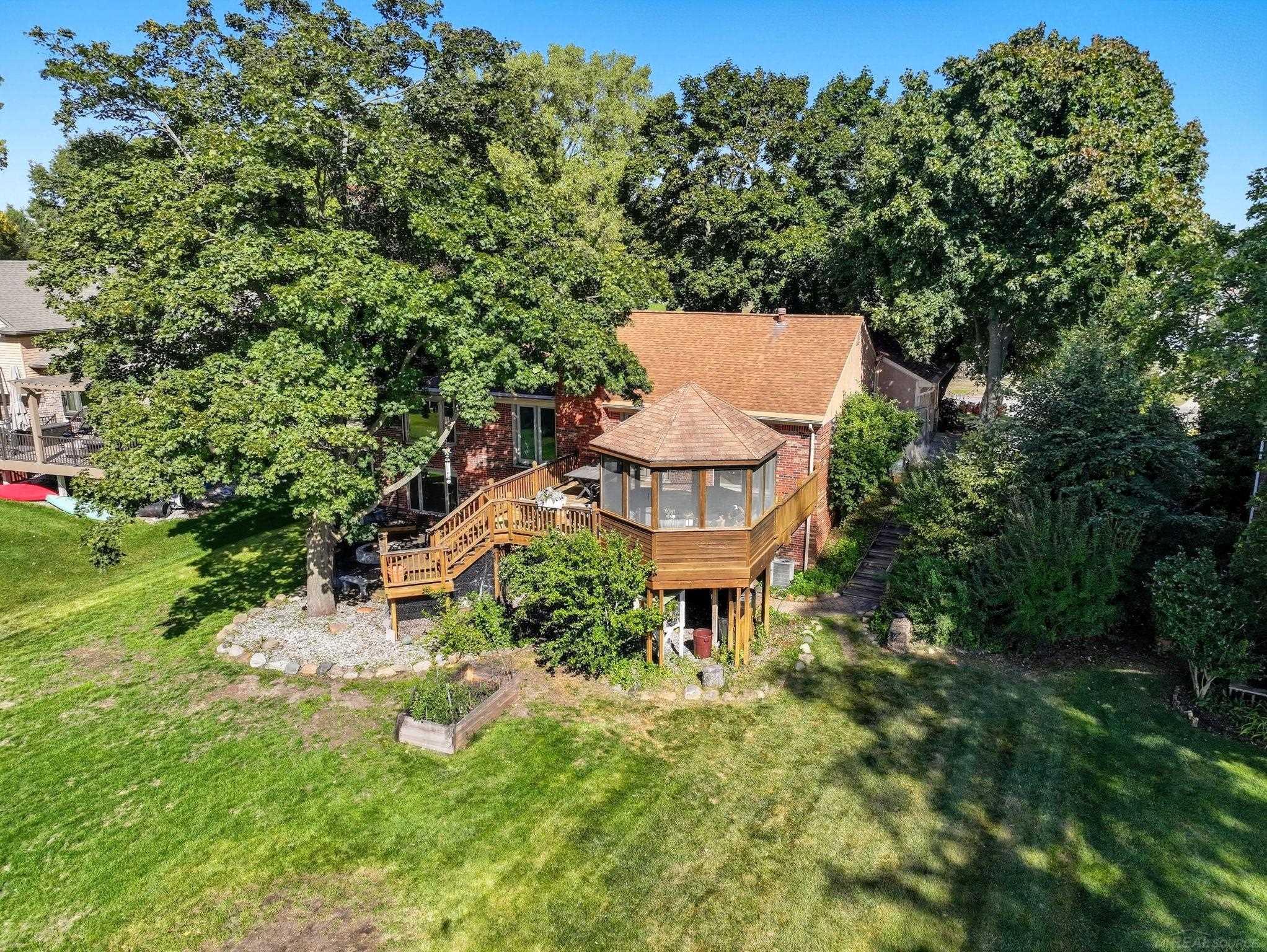 325 Lakes Edge Drive