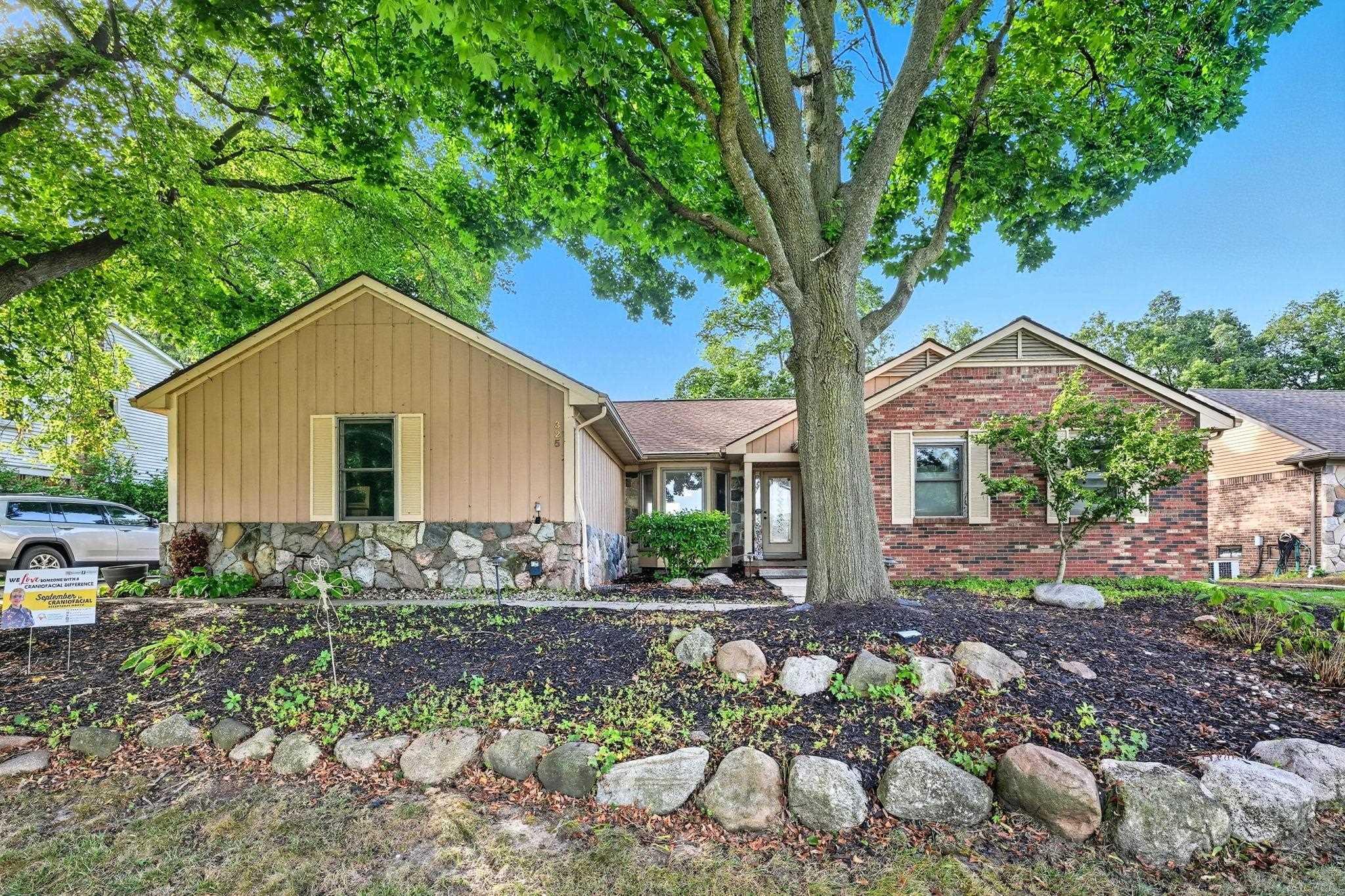 325 Lakes Edge Drive