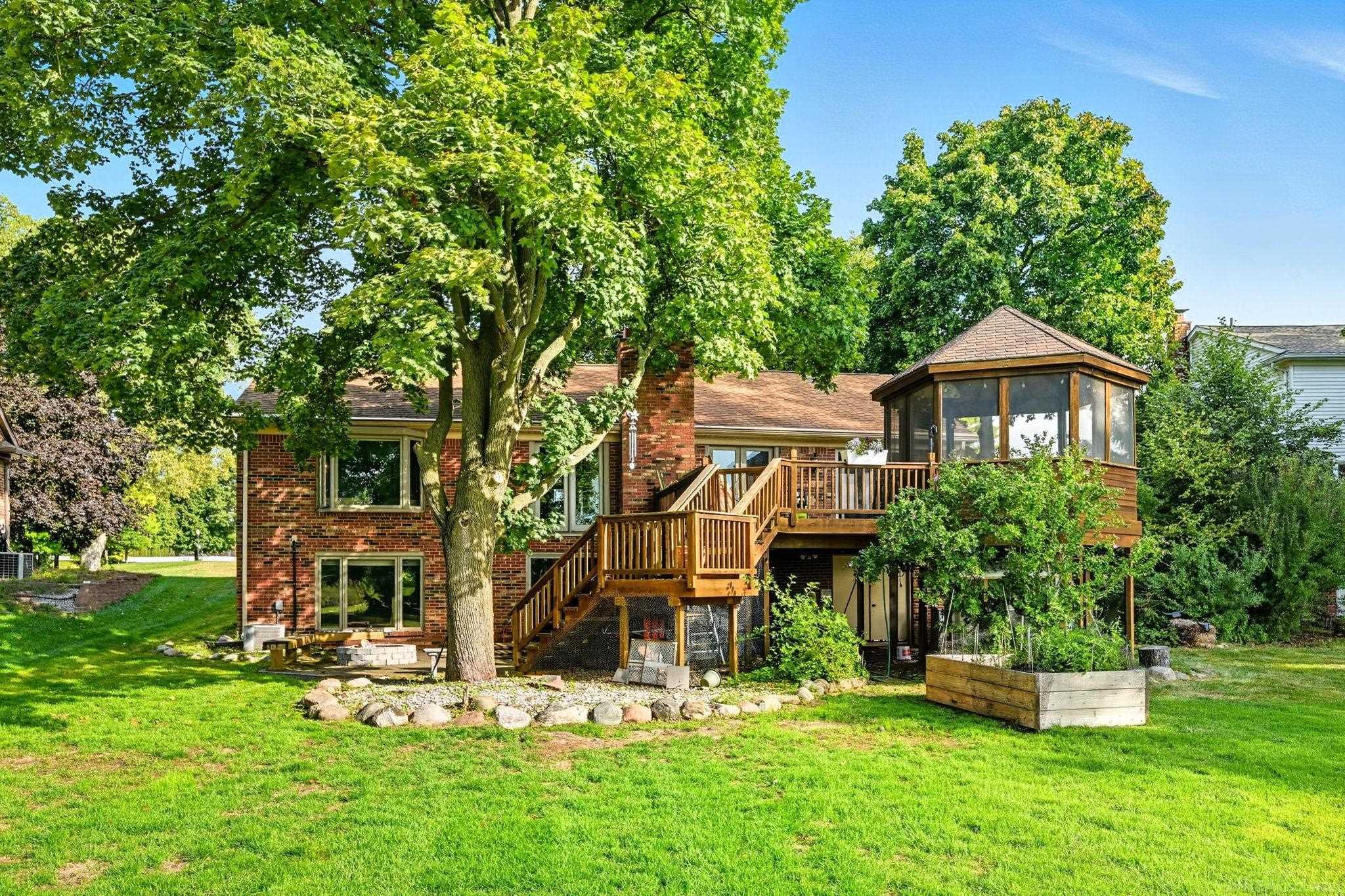 325 Lakes Edge Drive