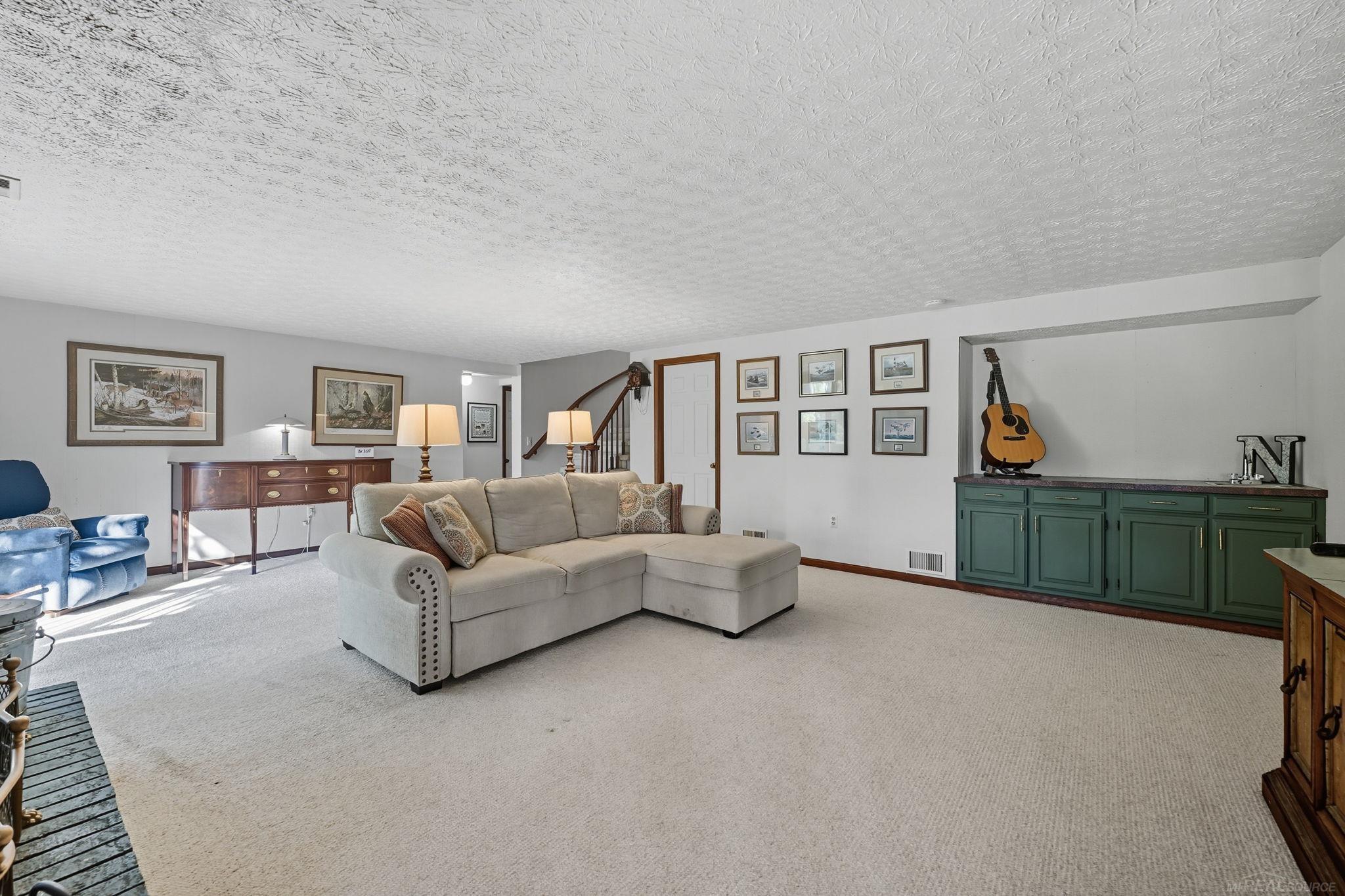 325 Lakes Edge Drive