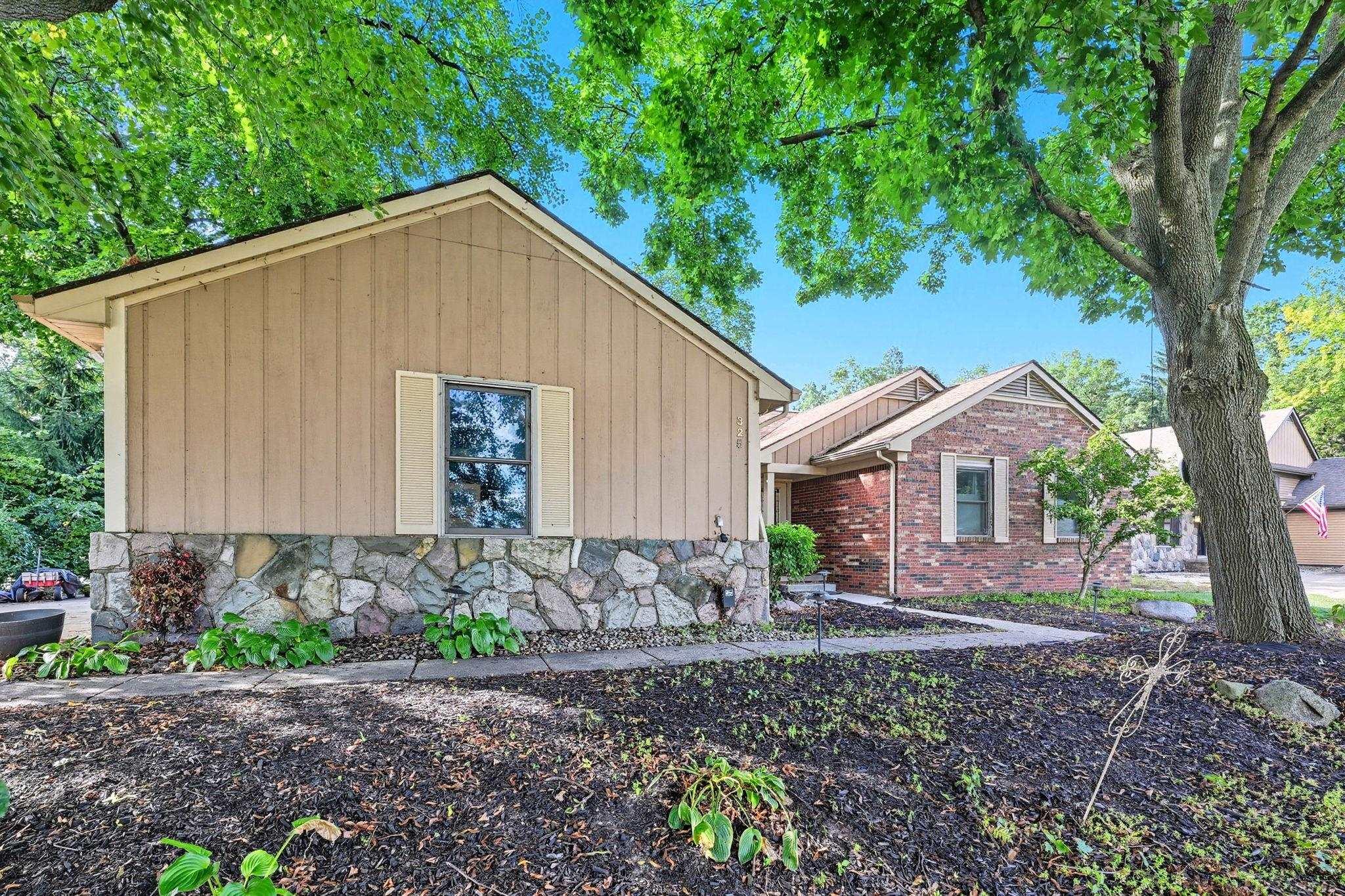 325 Lakes Edge Drive