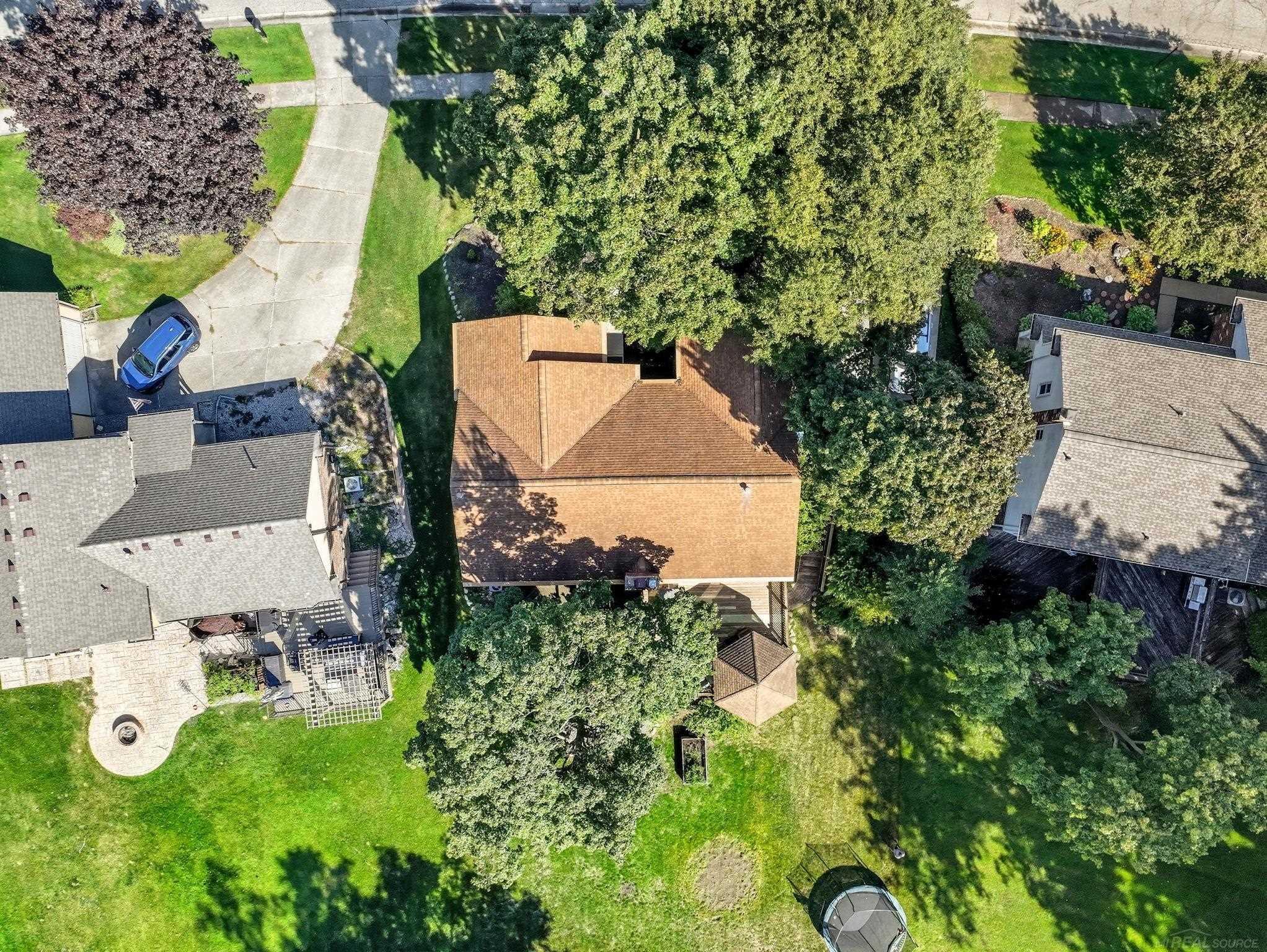 325 Lakes Edge Drive