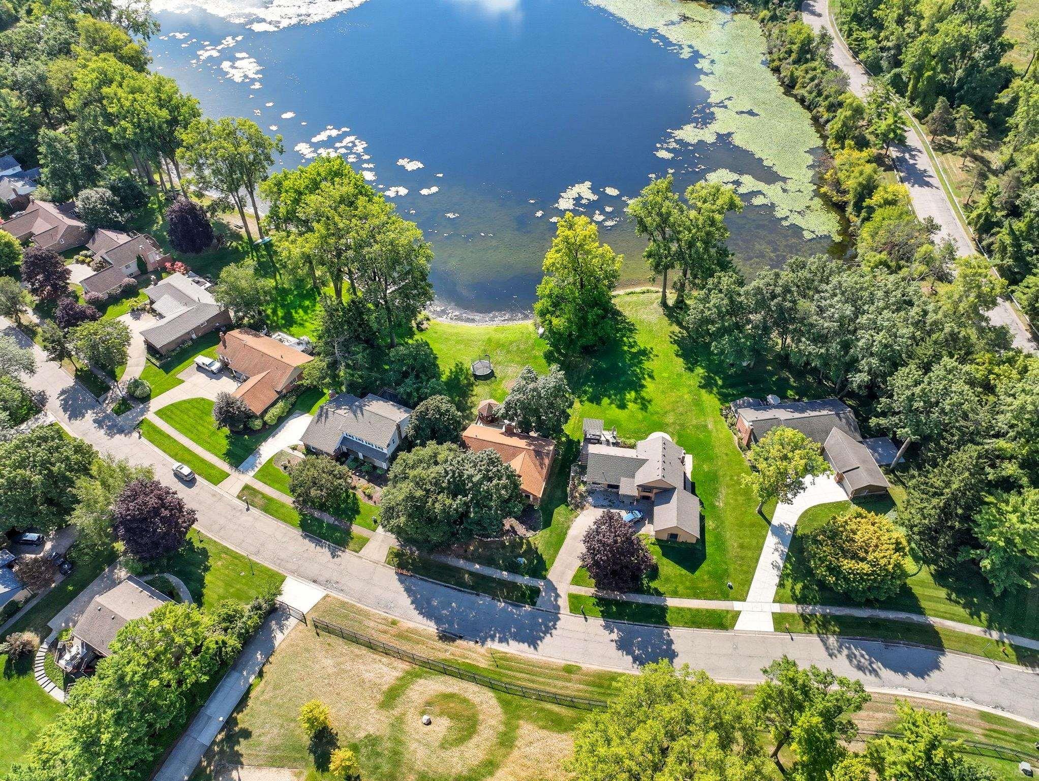 325 Lakes Edge Drive
