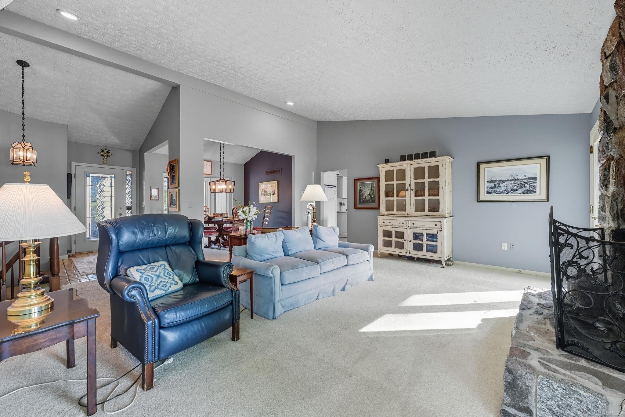 325 Lakes Edge Drive