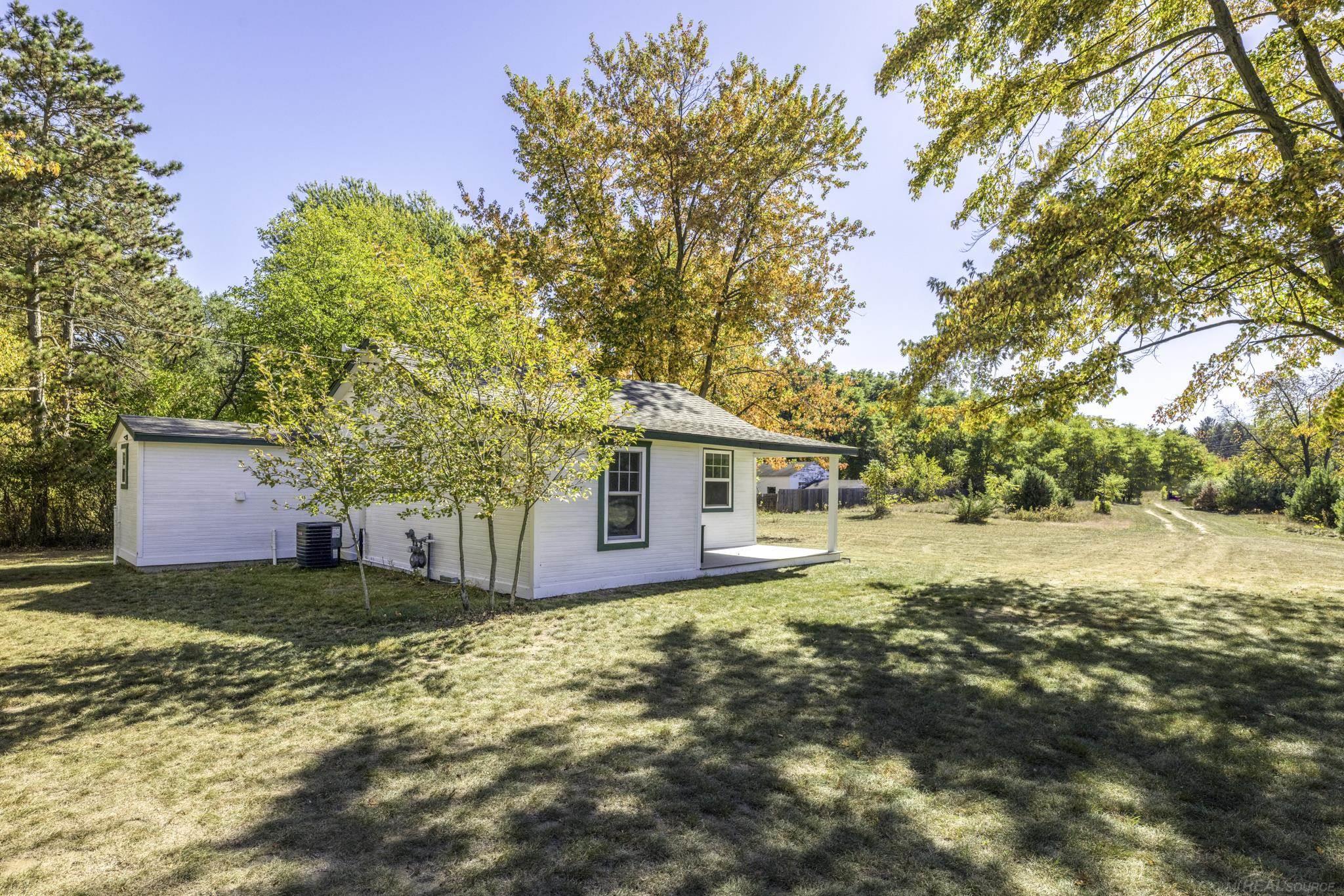 8027 Lakeshore Road