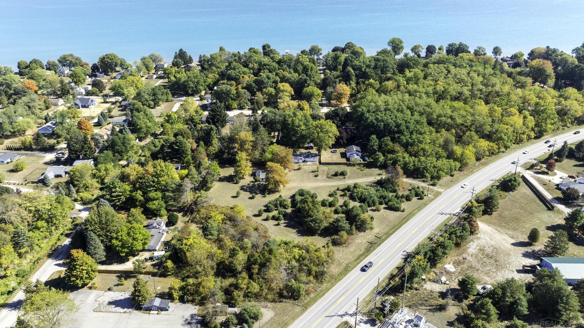 8027 Lakeshore Road