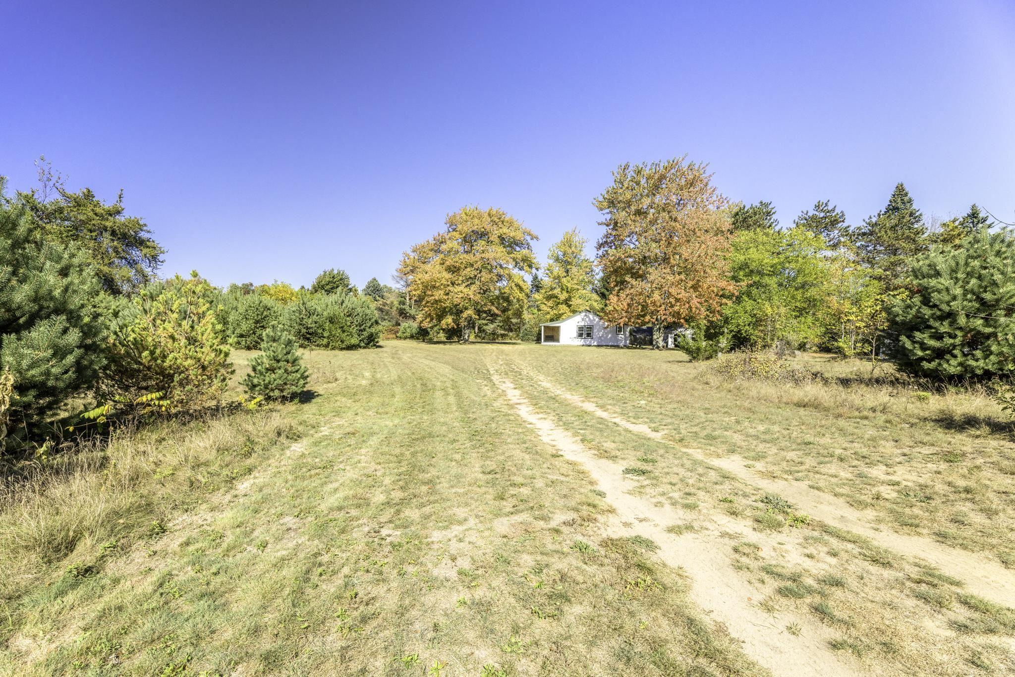 8027 Lakeshore Road